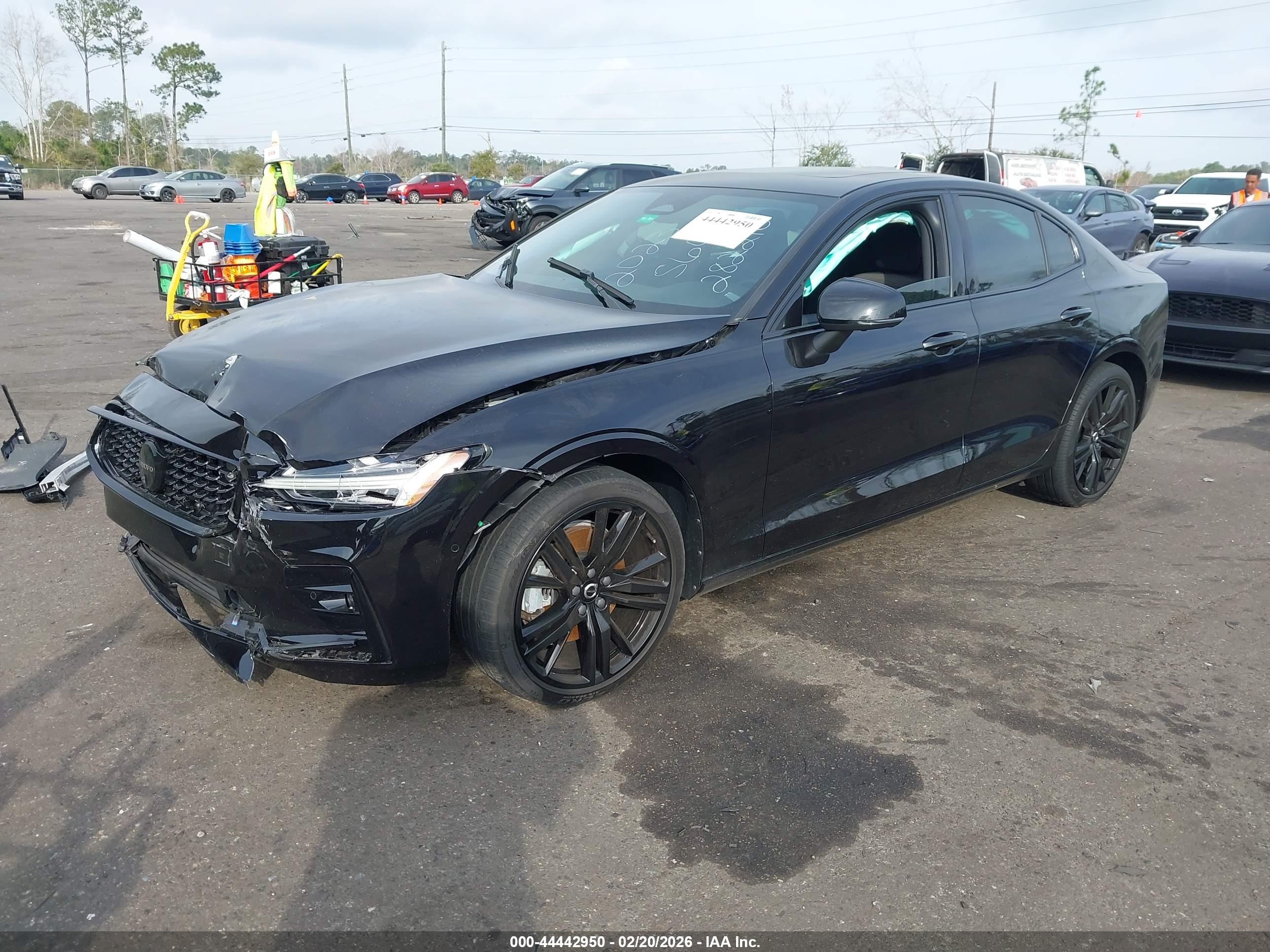 VOLVO S60 image 2
