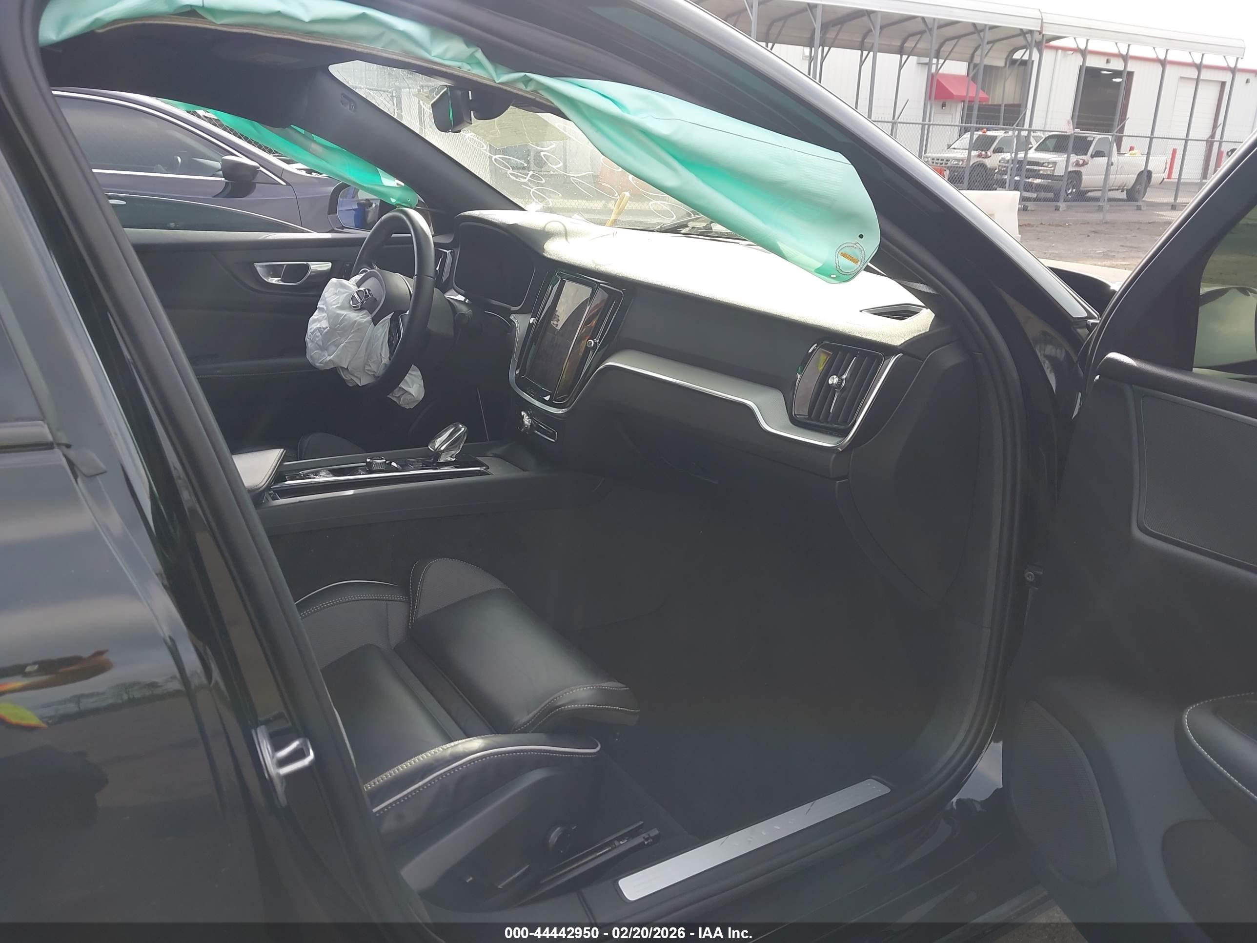 VOLVO S60 image 5
