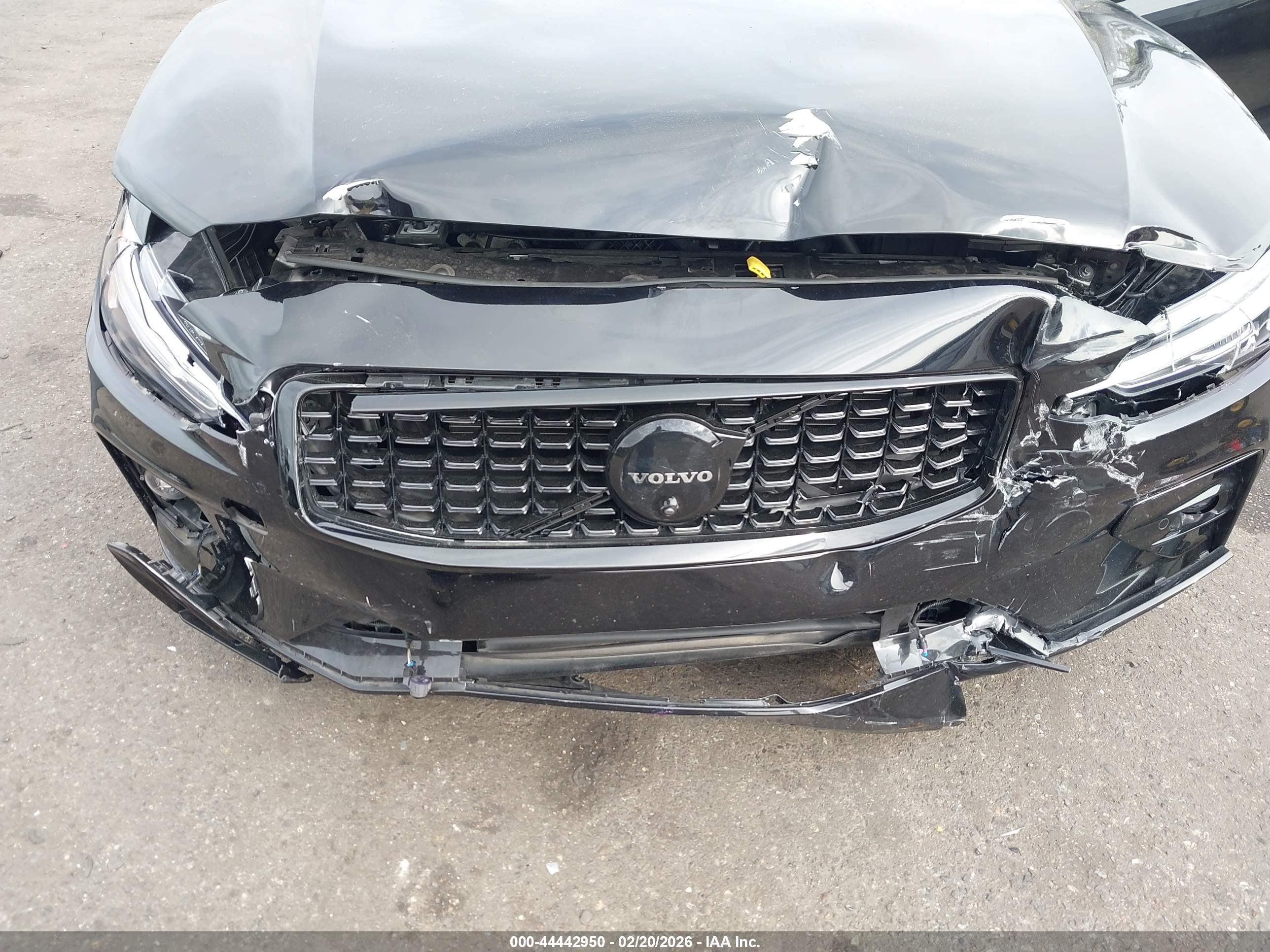 VOLVO S60 image 6