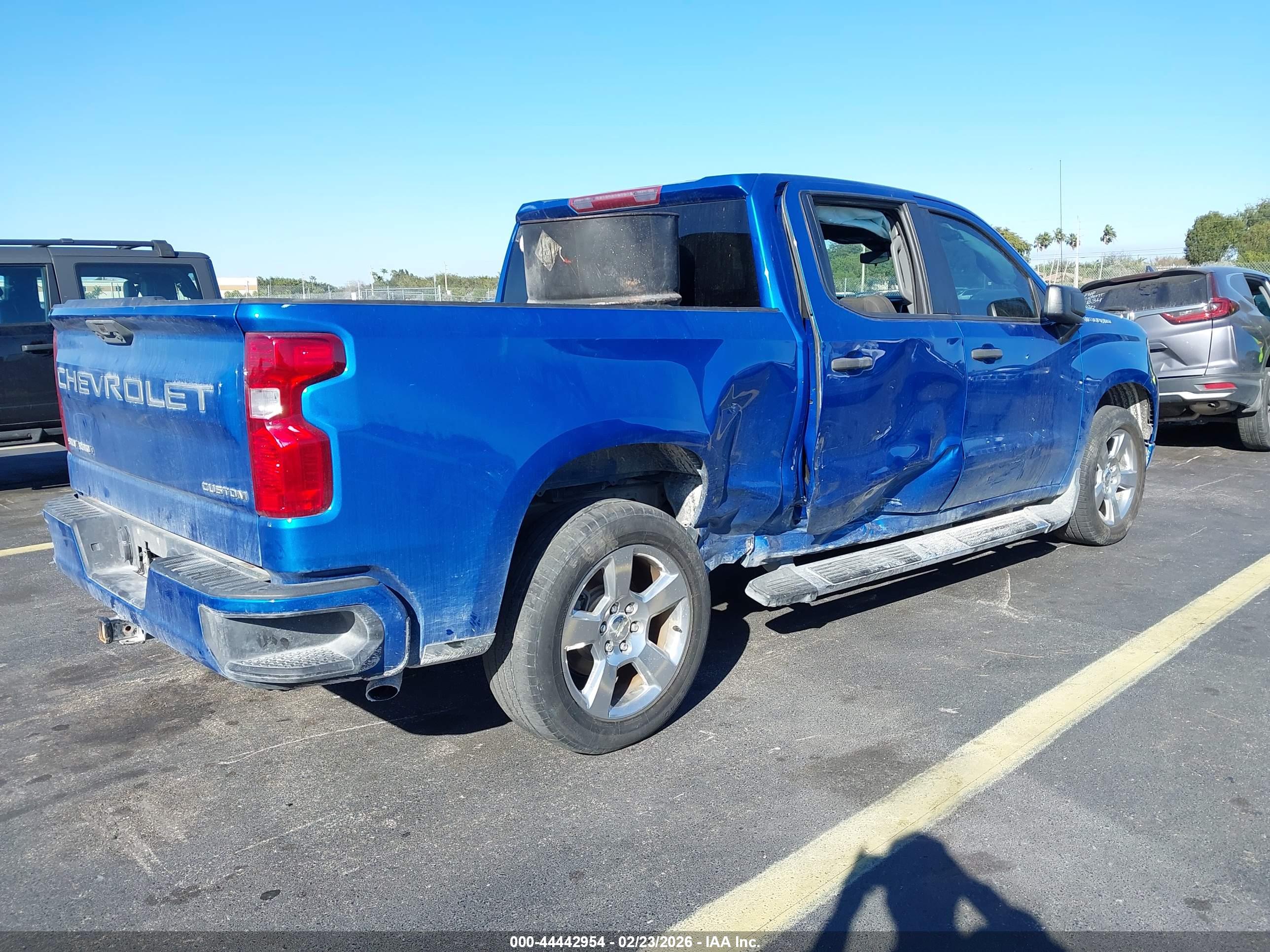 CHEVROLET SILVERADO image 4