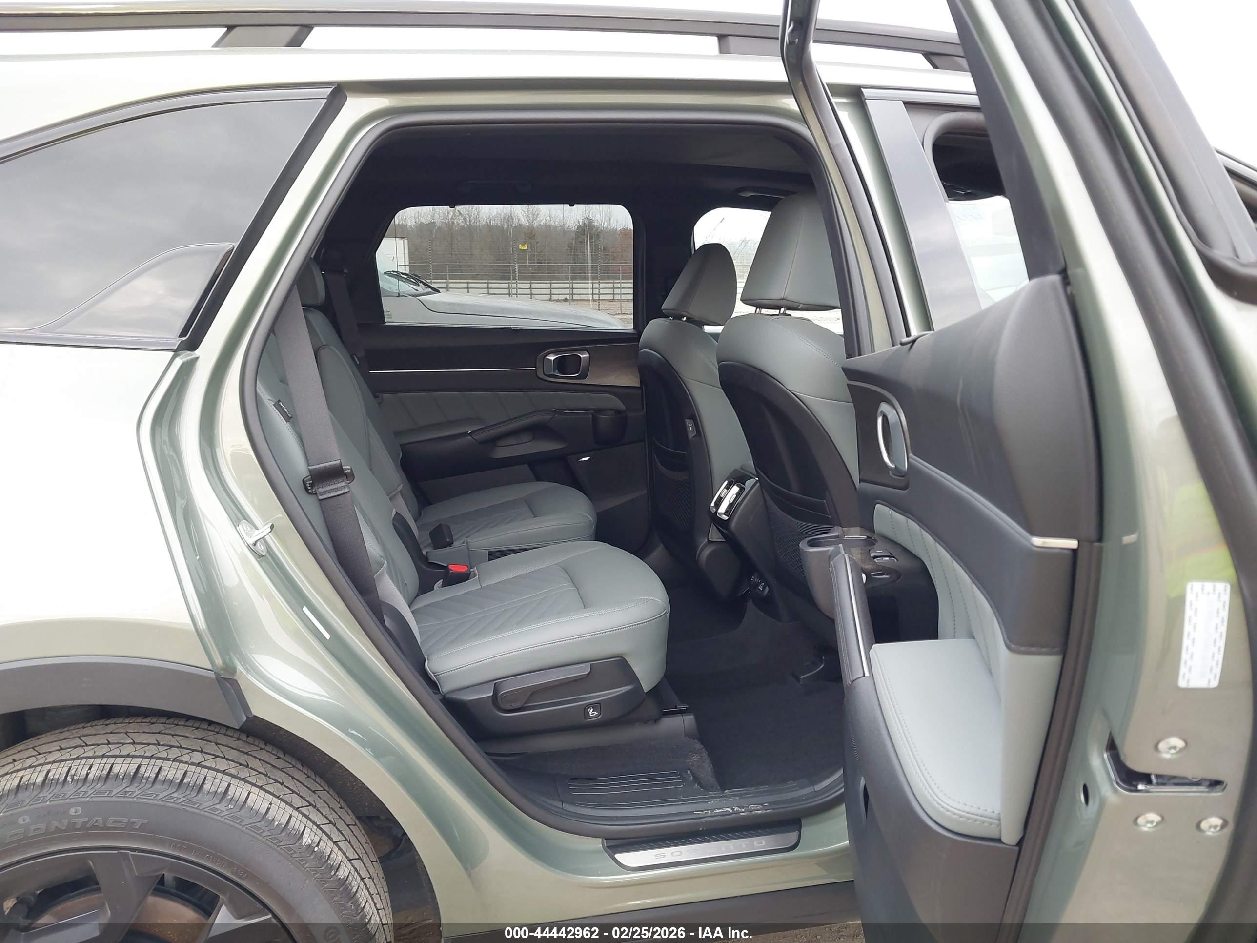 KIA SORENTO image 8