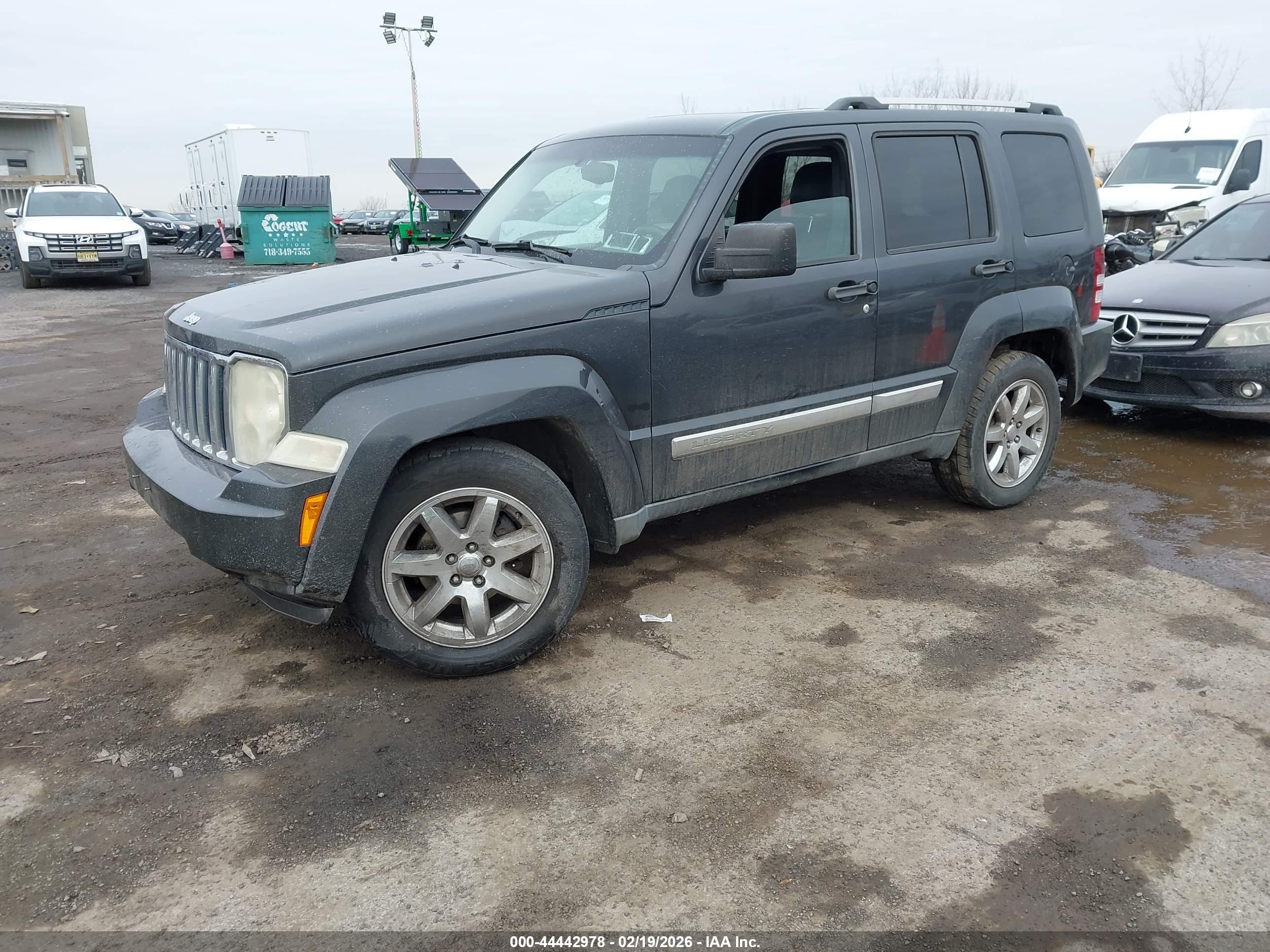 JEEP LIBERTY image 2