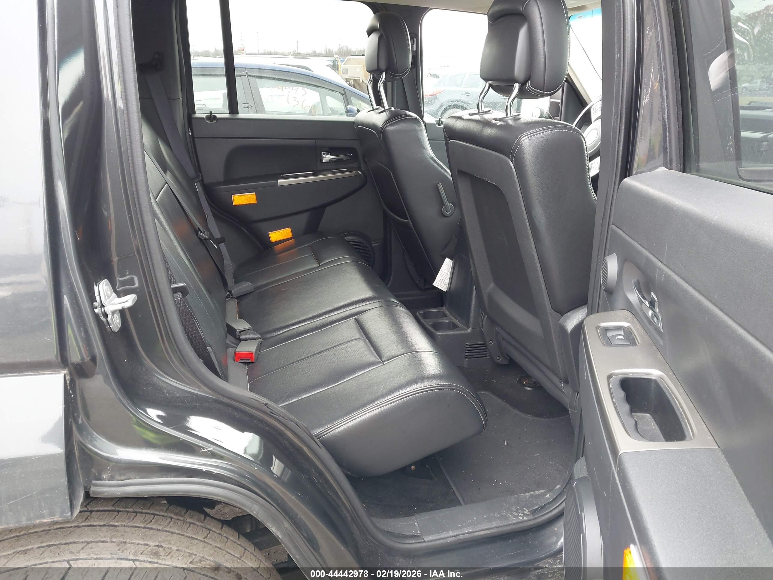 JEEP LIBERTY image 8