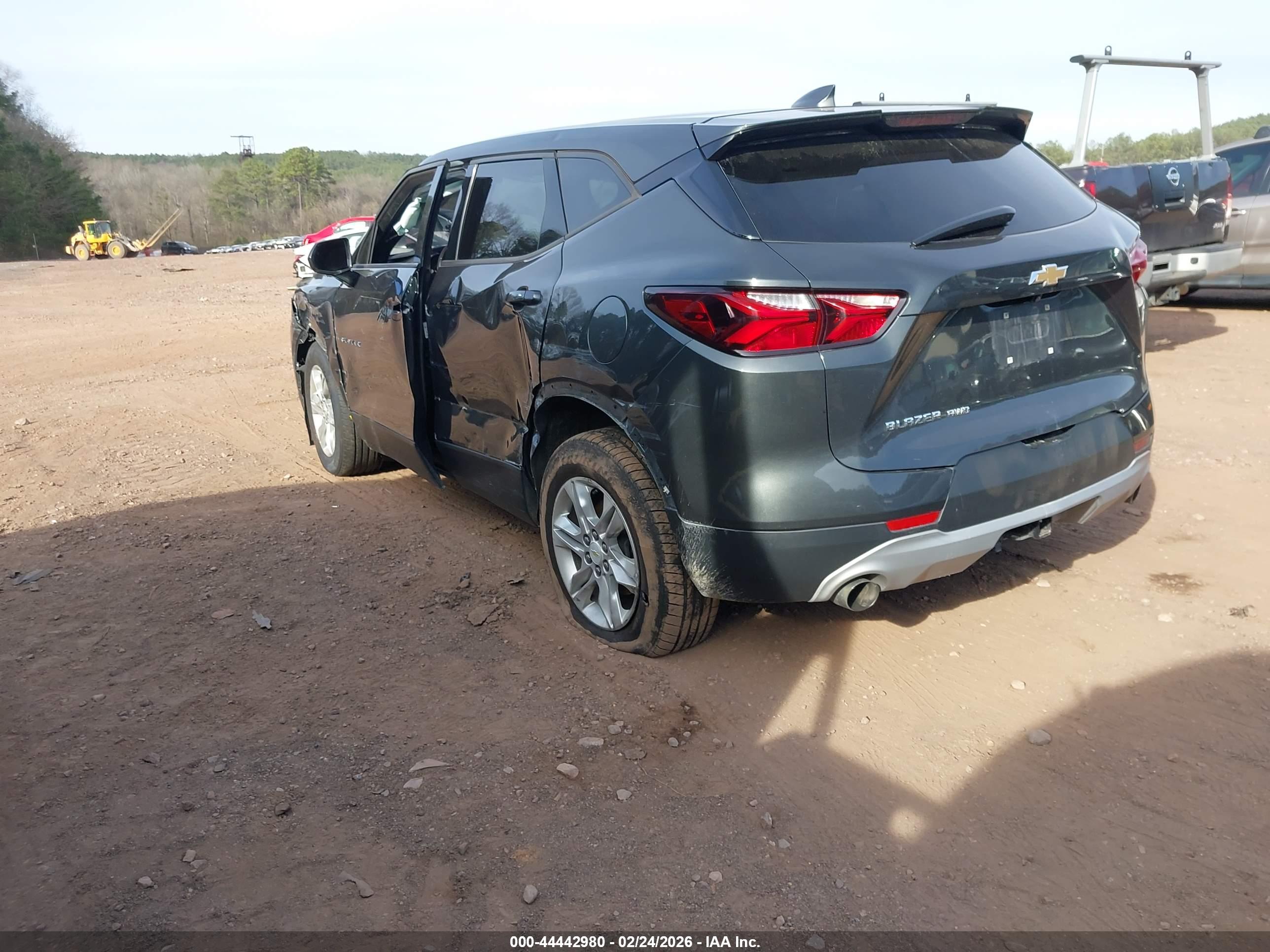 CHEVROLET BLAZER image 3