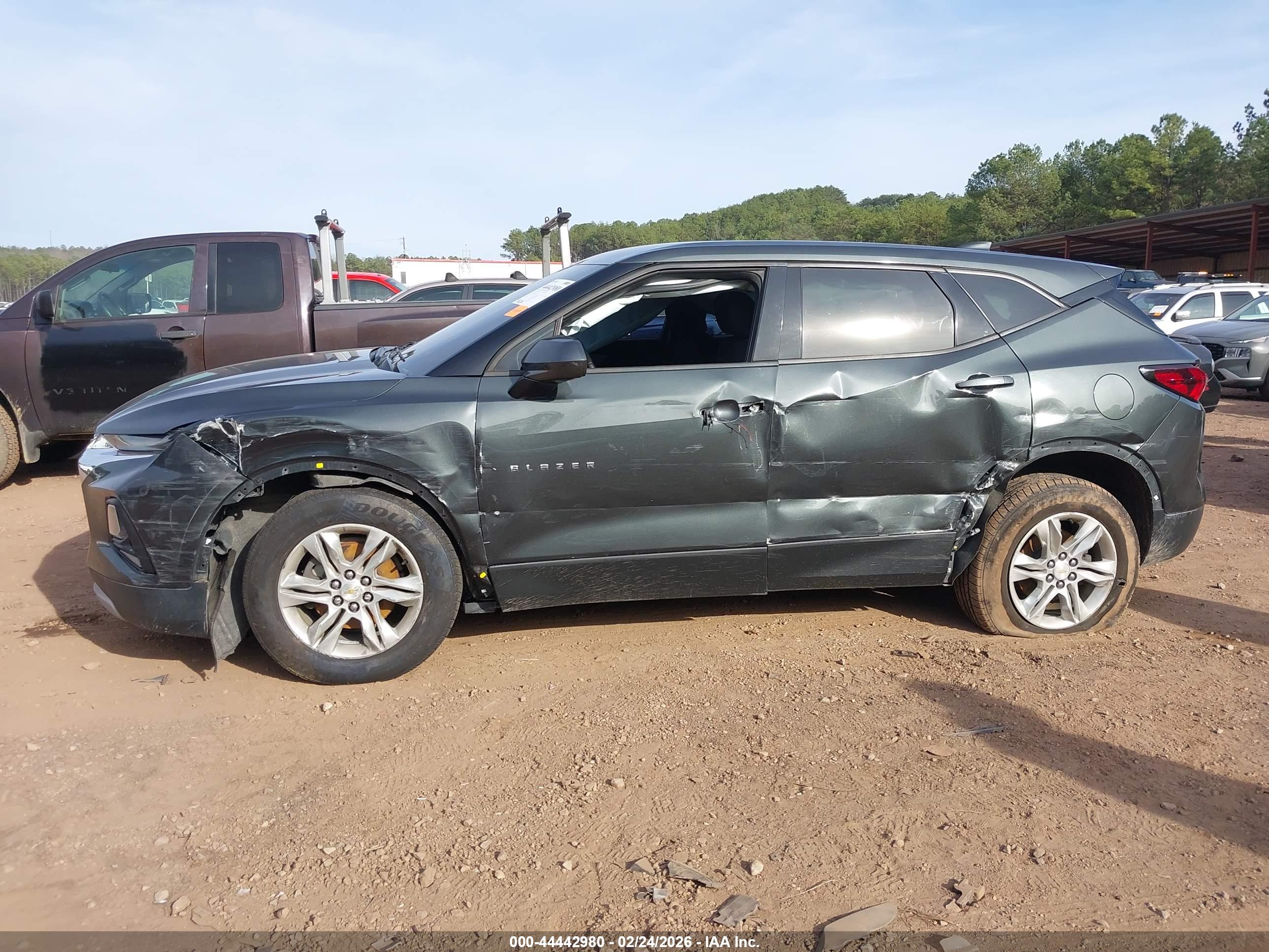 CHEVROLET BLAZER image 6