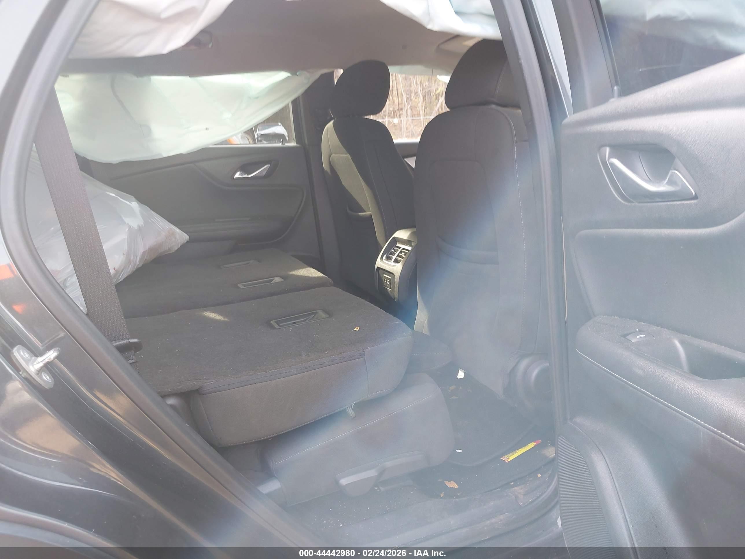CHEVROLET BLAZER image 8