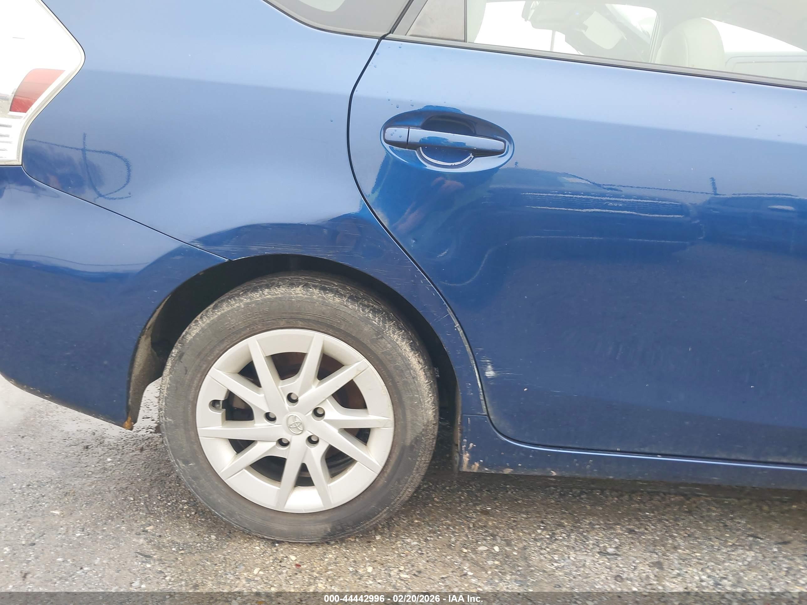 TOYOTA PRIUS image 6