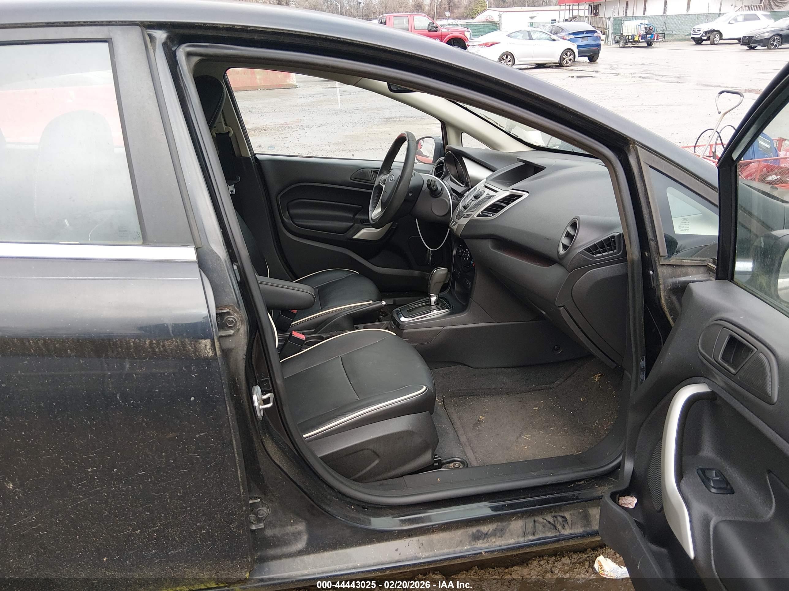 FORD FIESTA image 5