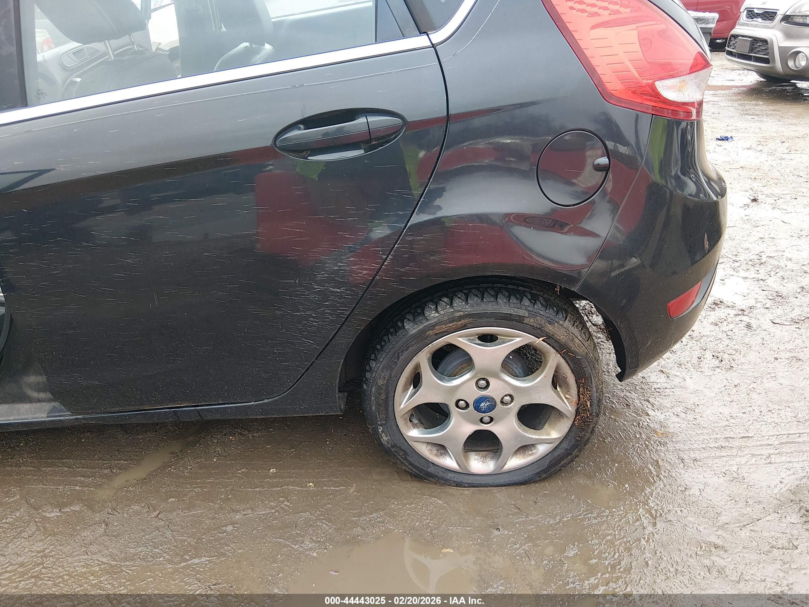 FORD FIESTA image 6
