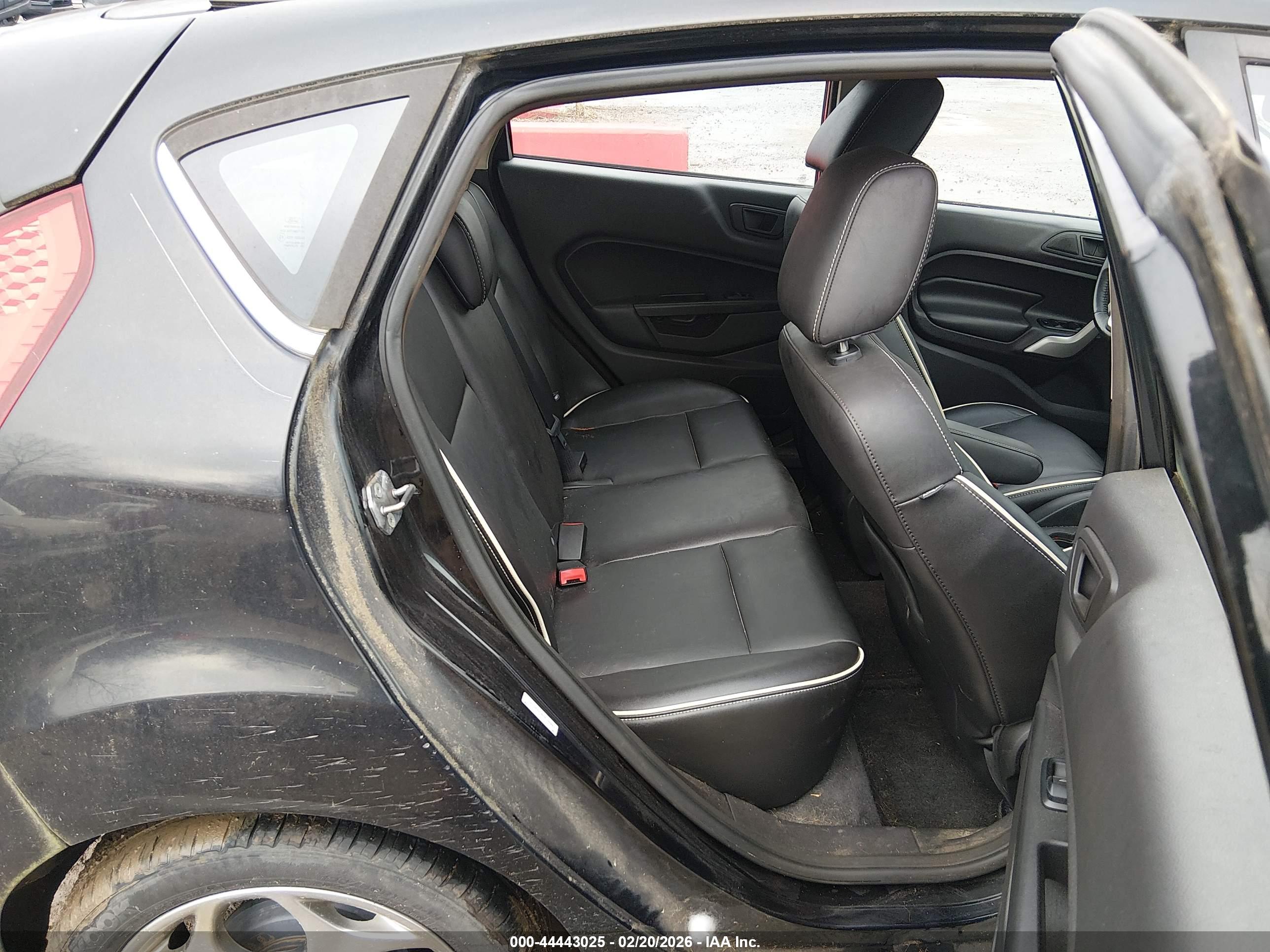 FORD FIESTA image 8