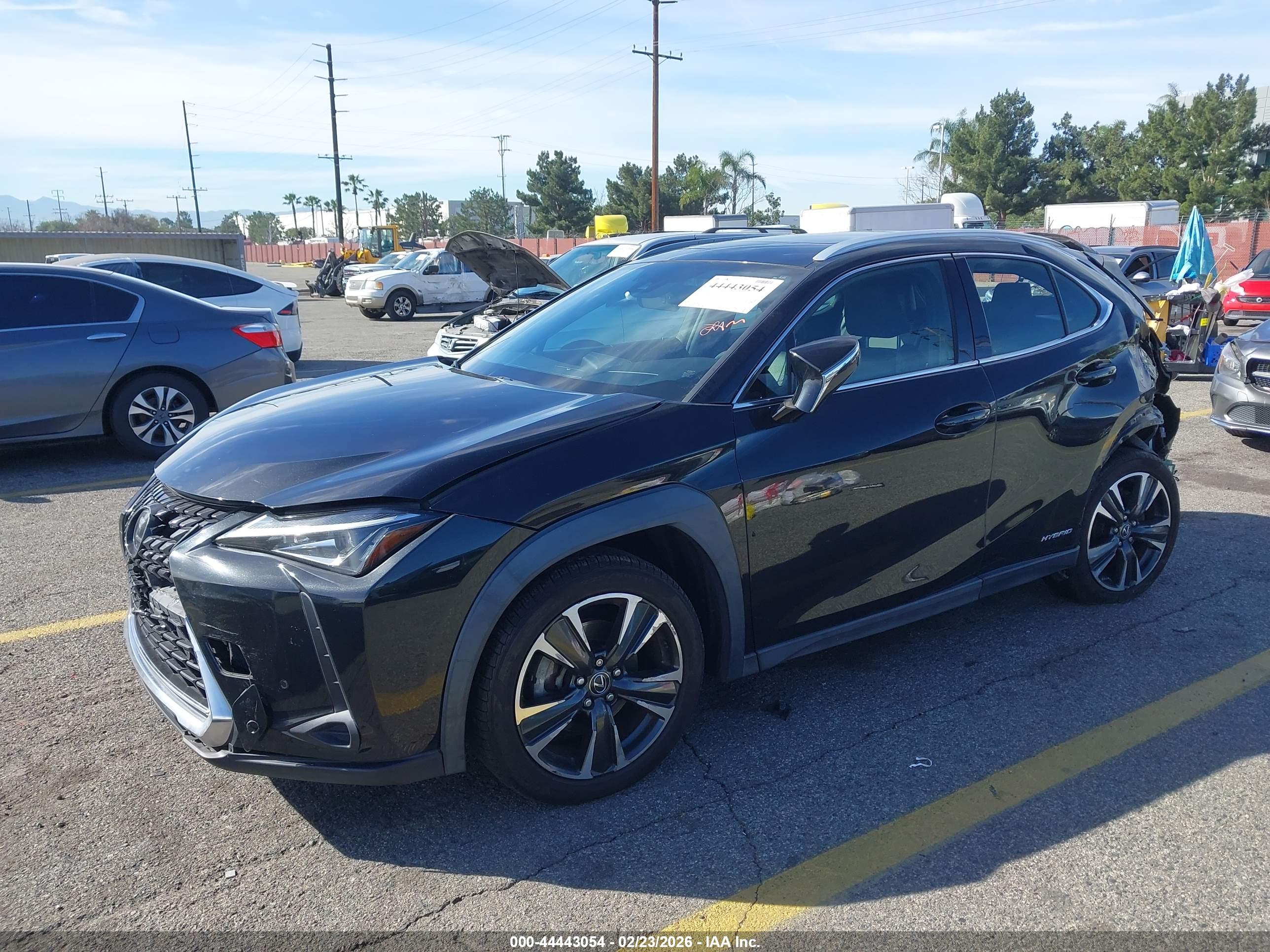 LEXUS UX image 2