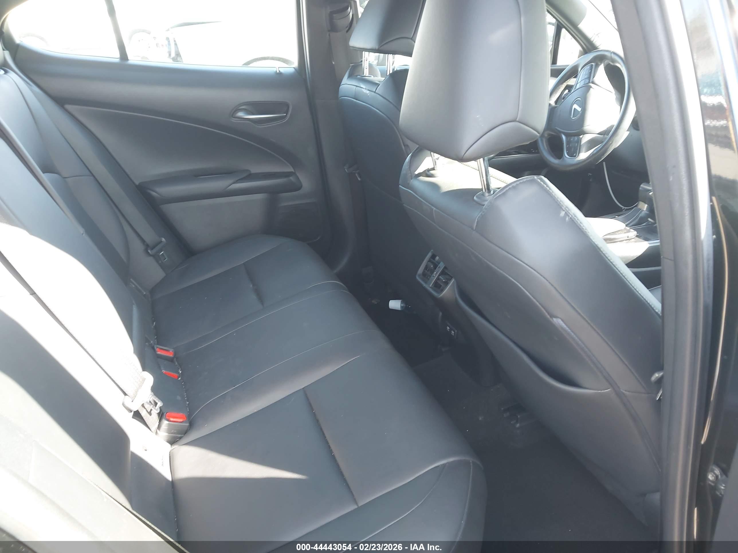 LEXUS UX image 8