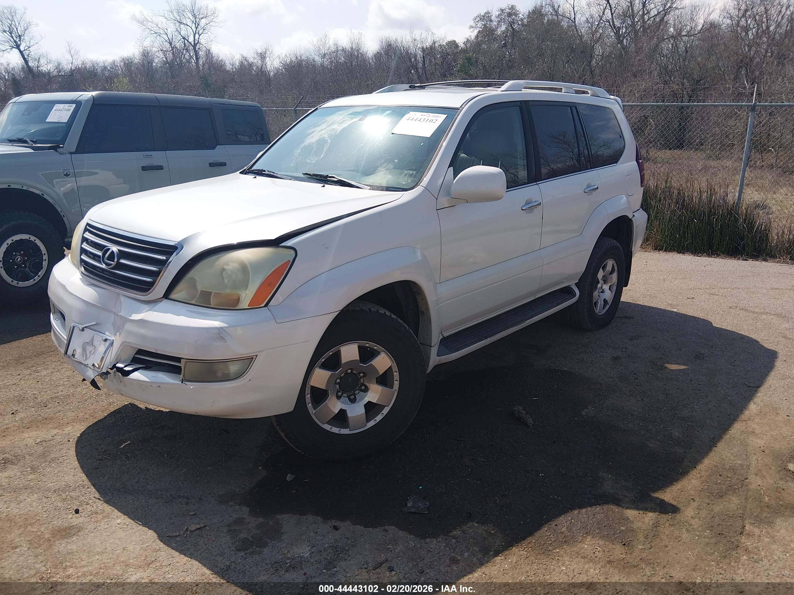 LEXUS GX image 2
