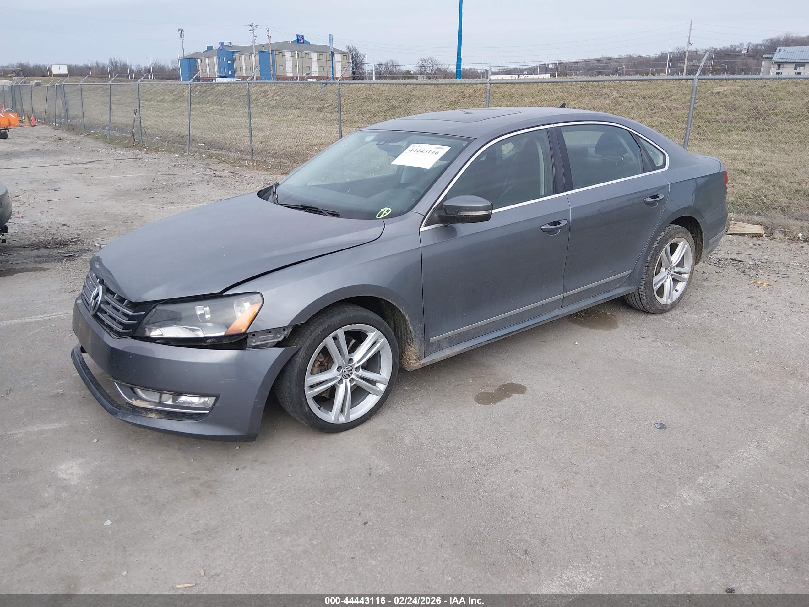 VOLKSWAGEN PASSAT image 2
