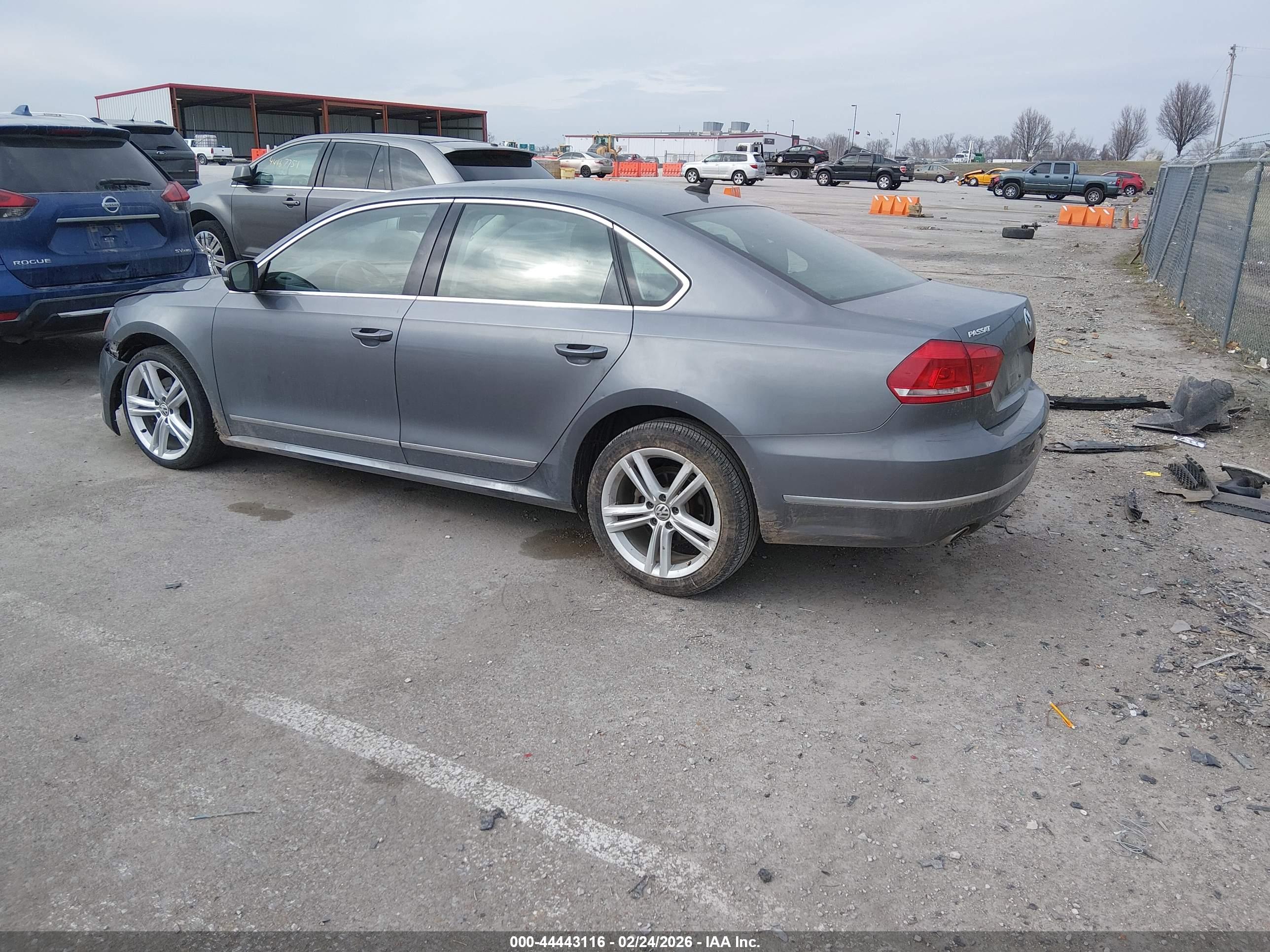 VOLKSWAGEN PASSAT image 3
