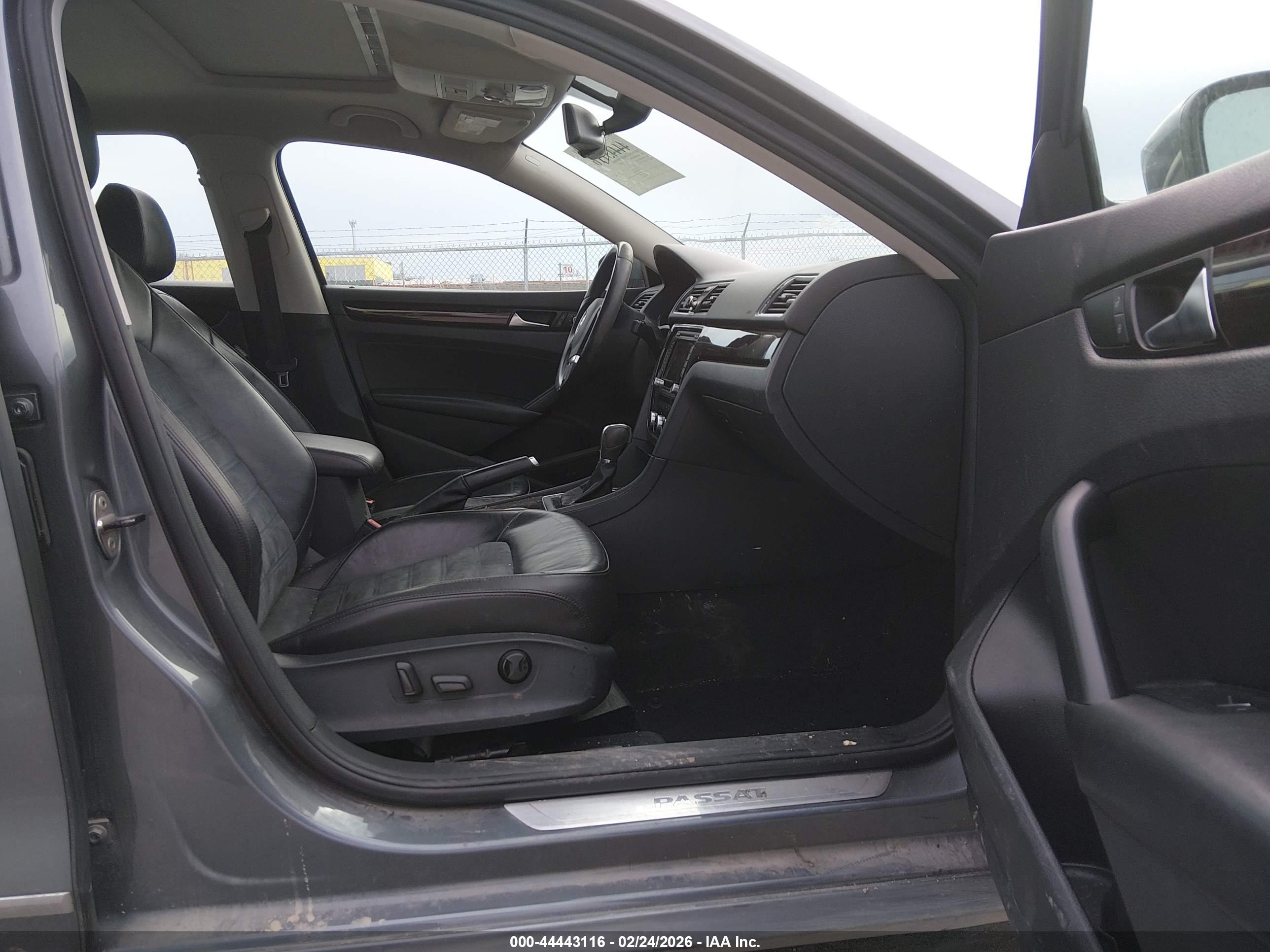 VOLKSWAGEN PASSAT image 5