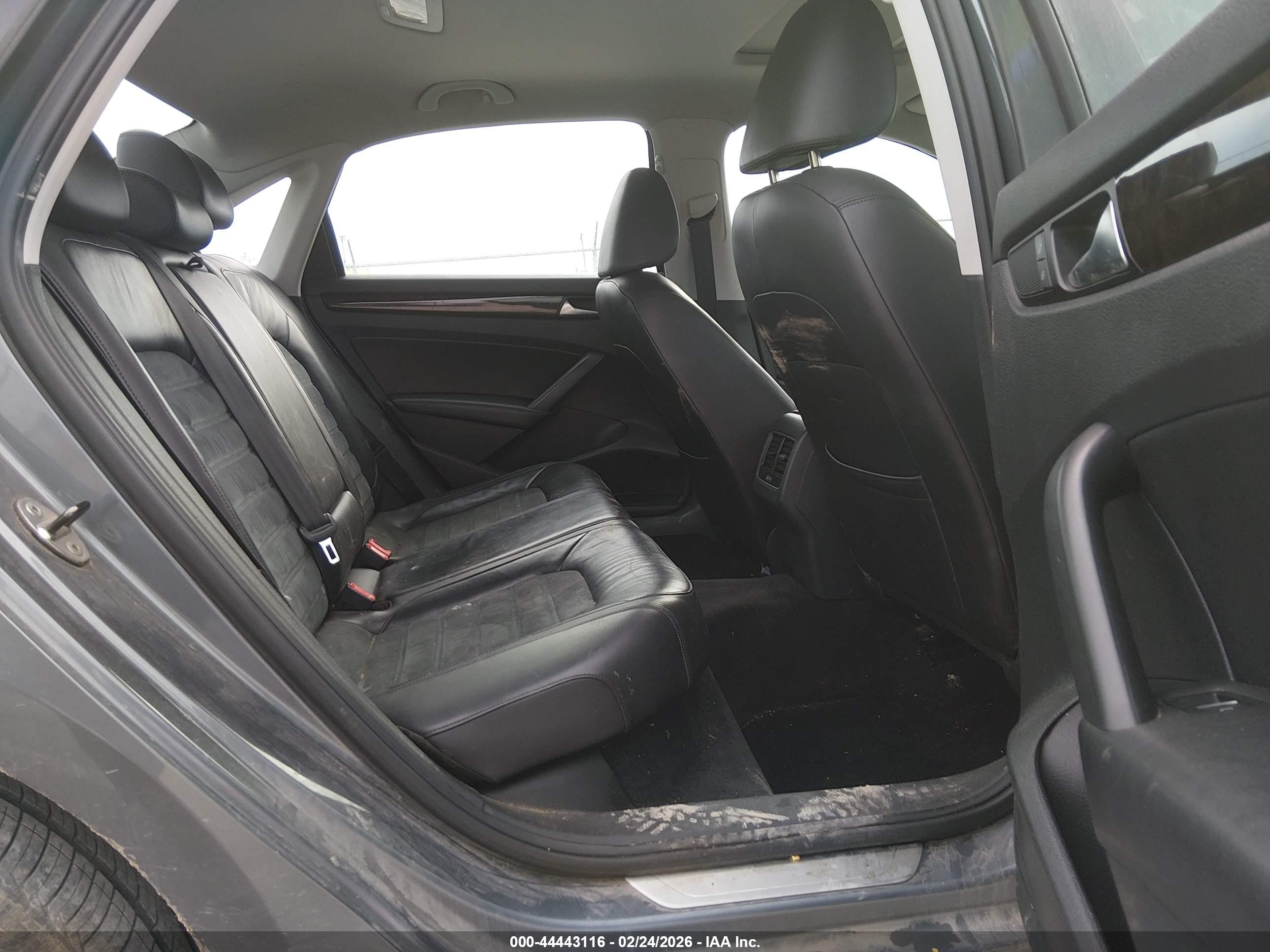 VOLKSWAGEN PASSAT image 8
