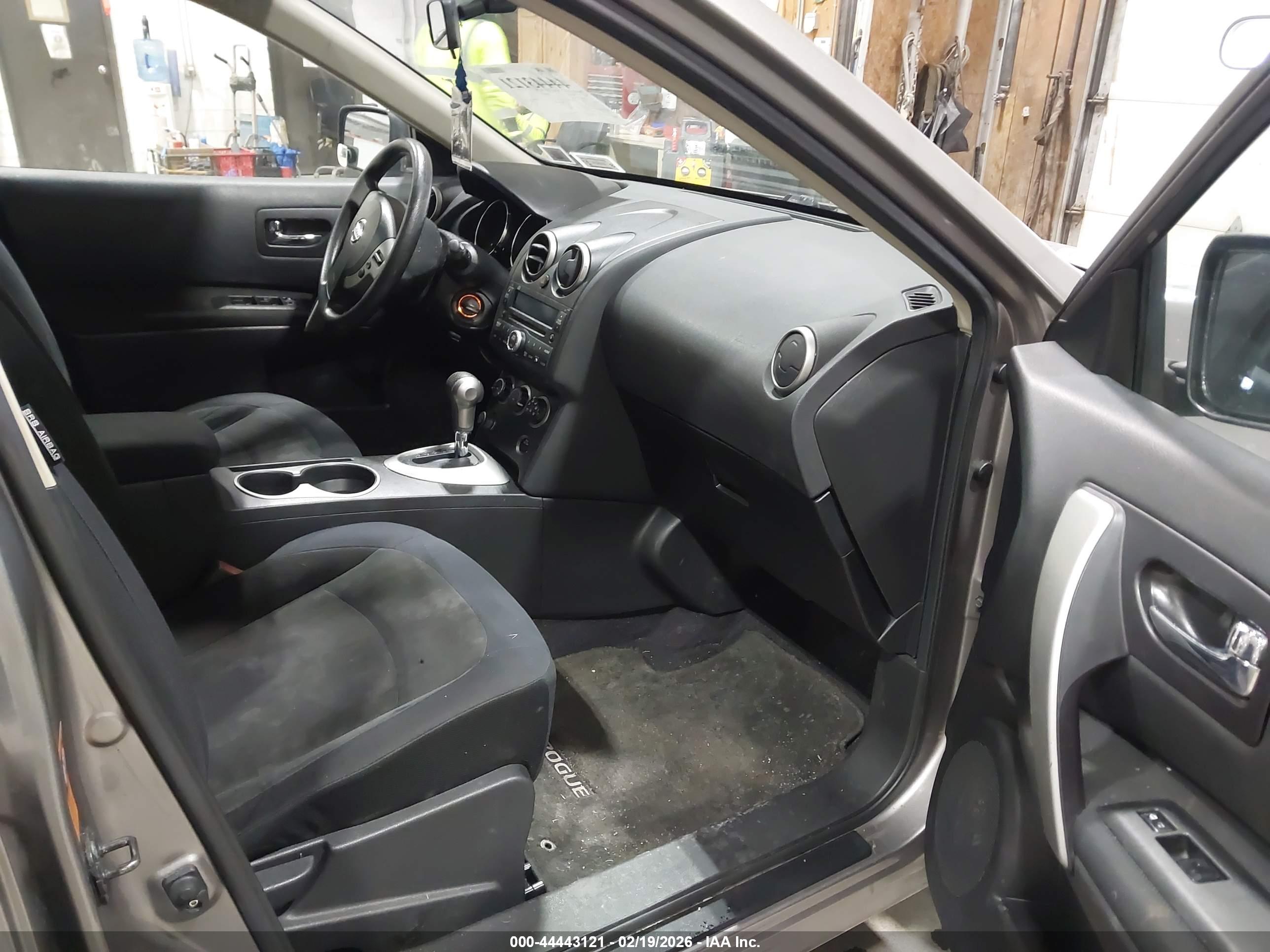 NISSAN ROGUE image 5