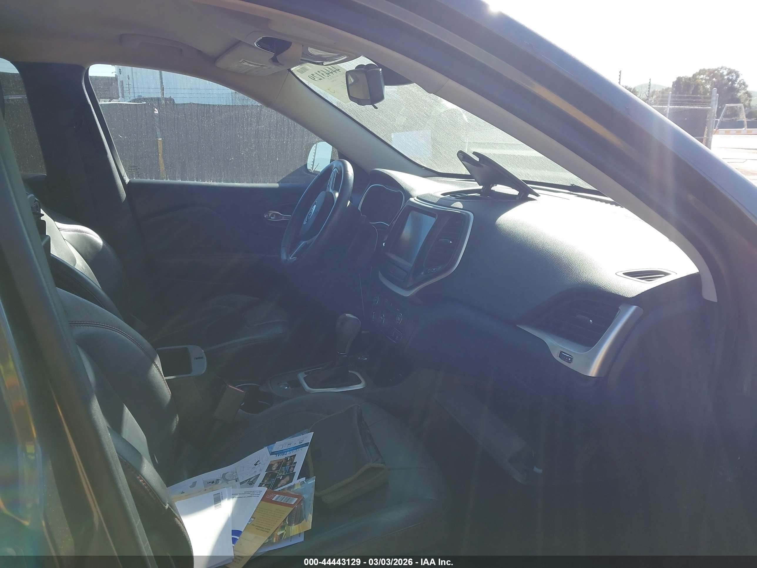 JEEP CHEROKEE image 5