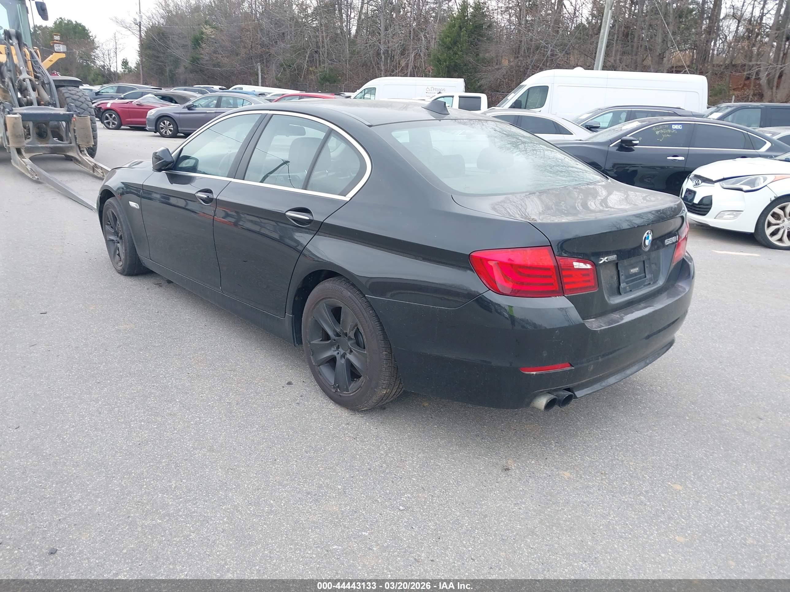 BMW 528I image 3