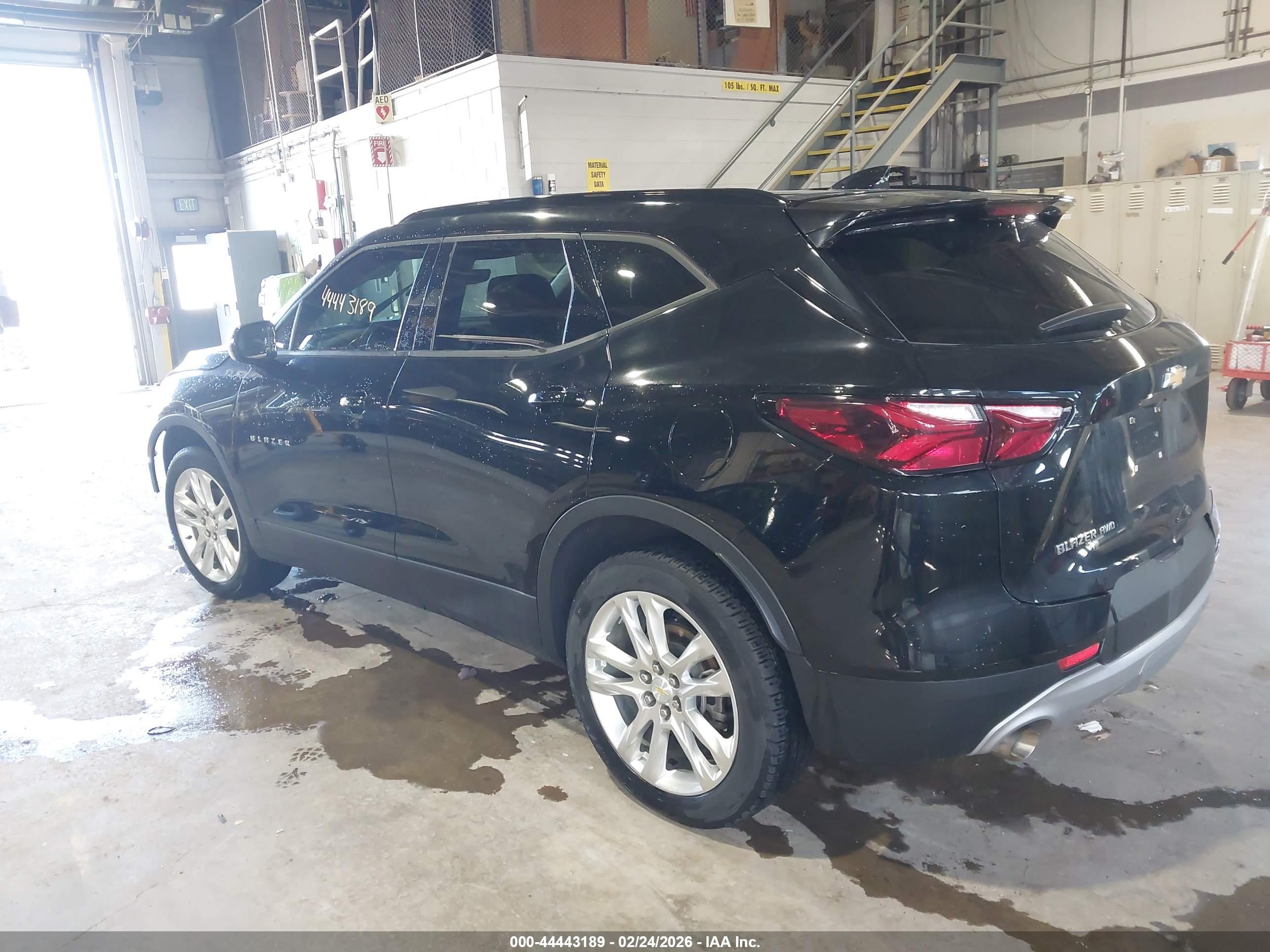 CHEVROLET BLAZER image 3