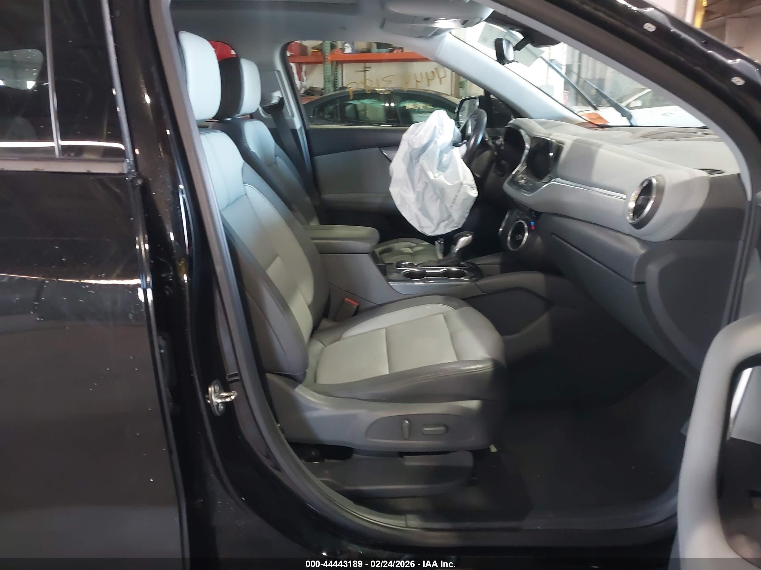 CHEVROLET BLAZER image 5