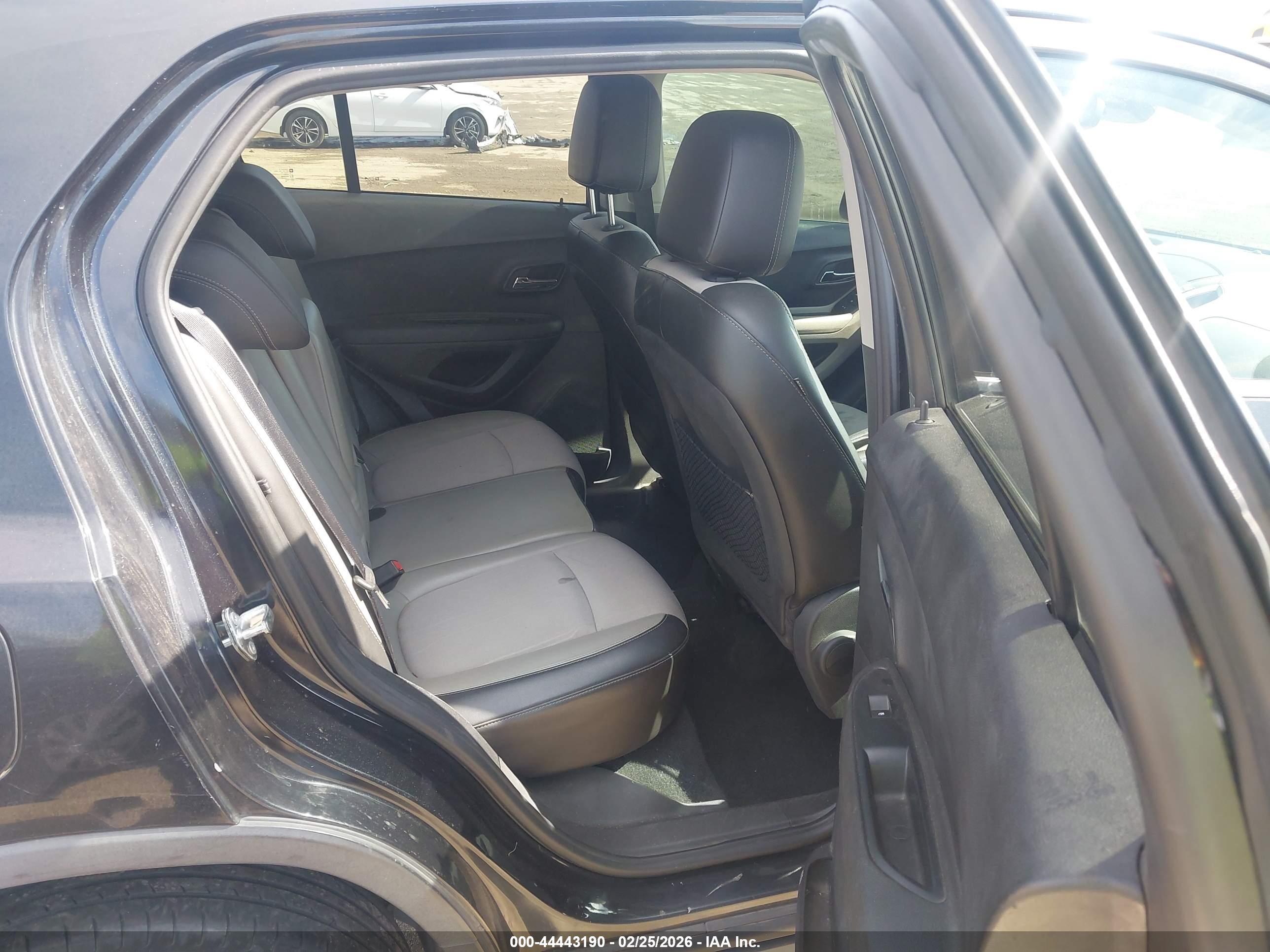 CHEVROLET TRAX image 8