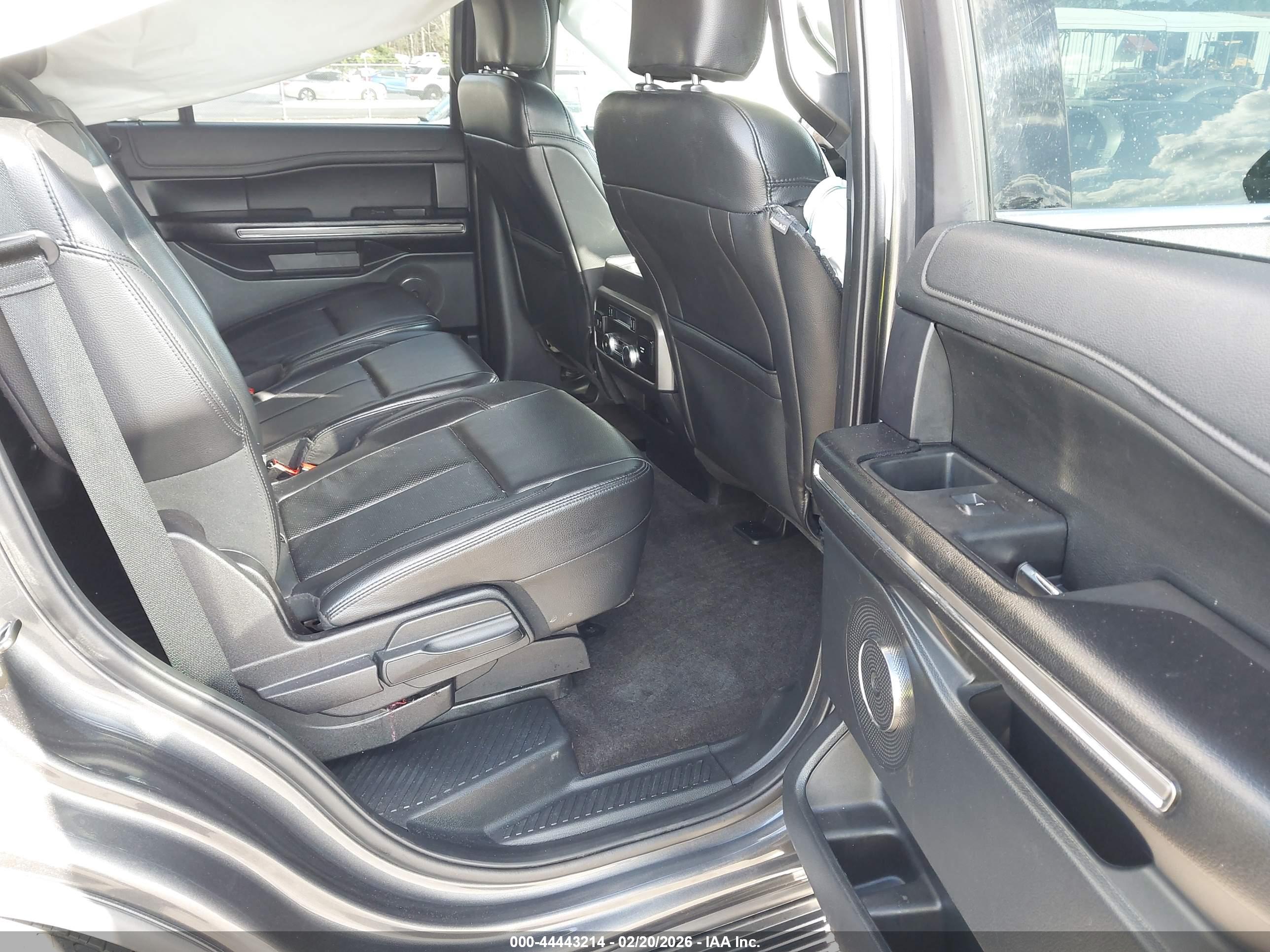 FORD EXPEDITION image 8
