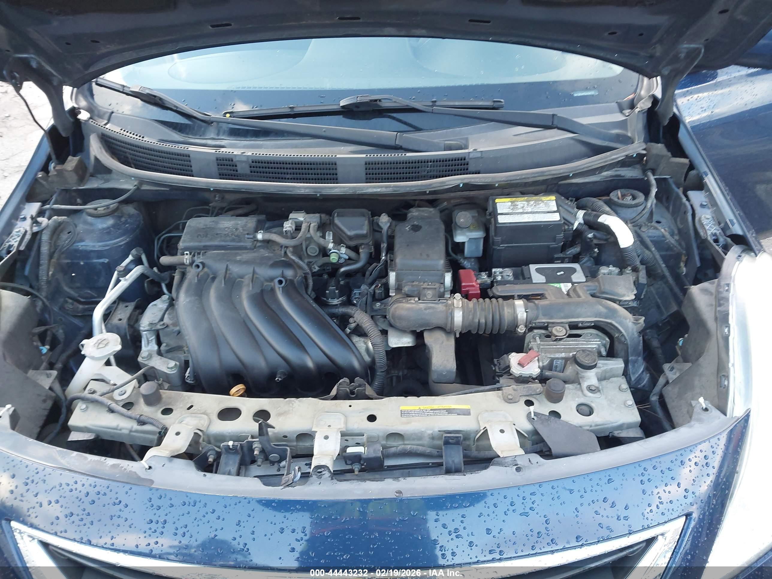 NISSAN VERSA image 10