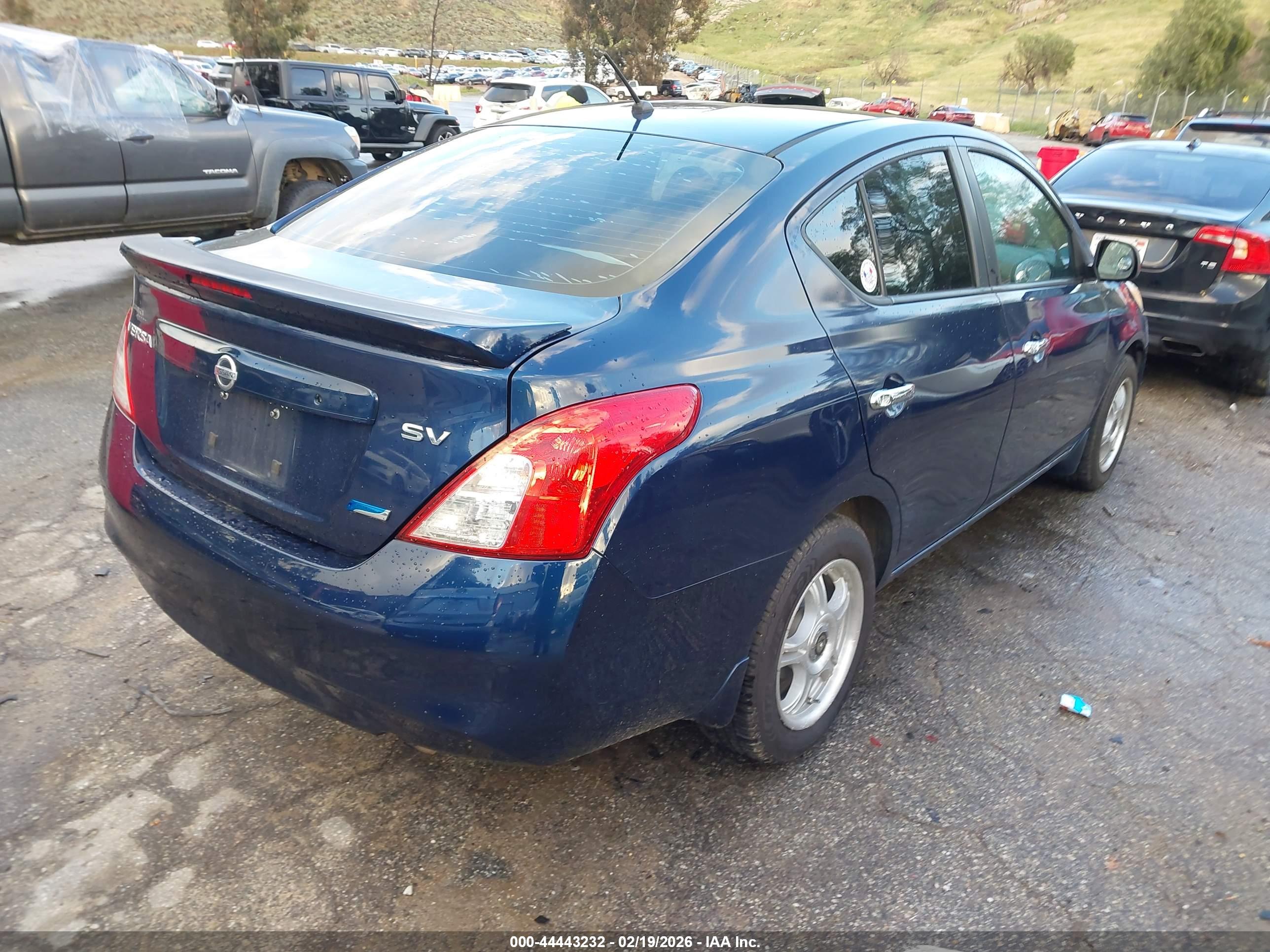 NISSAN VERSA image 4
