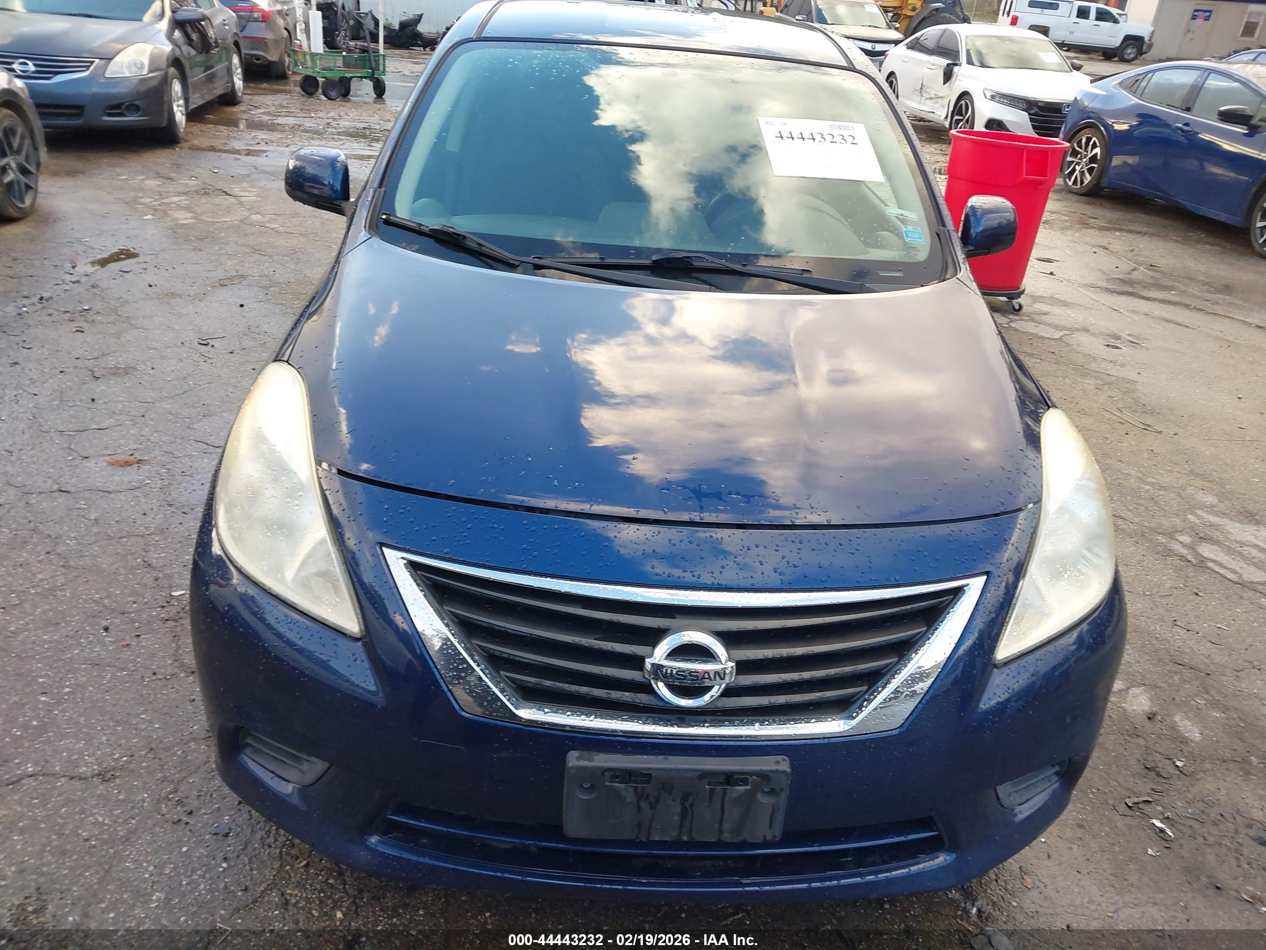 NISSAN VERSA image 6