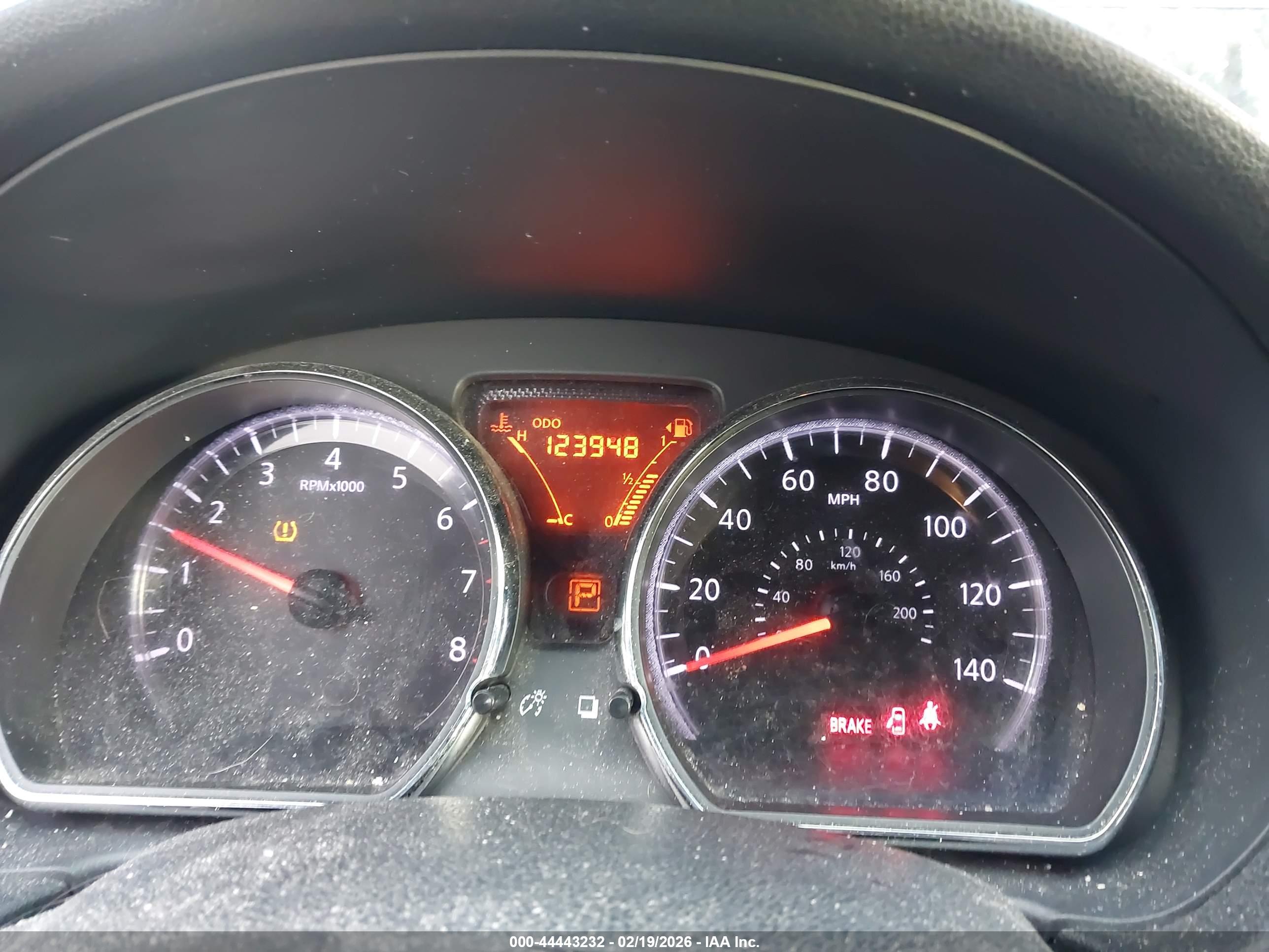 NISSAN VERSA image 7
