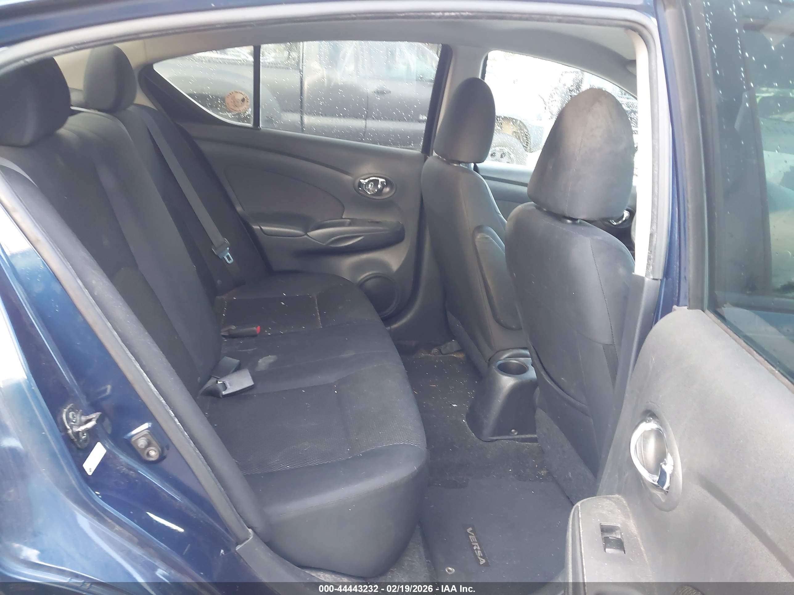 NISSAN VERSA image 8