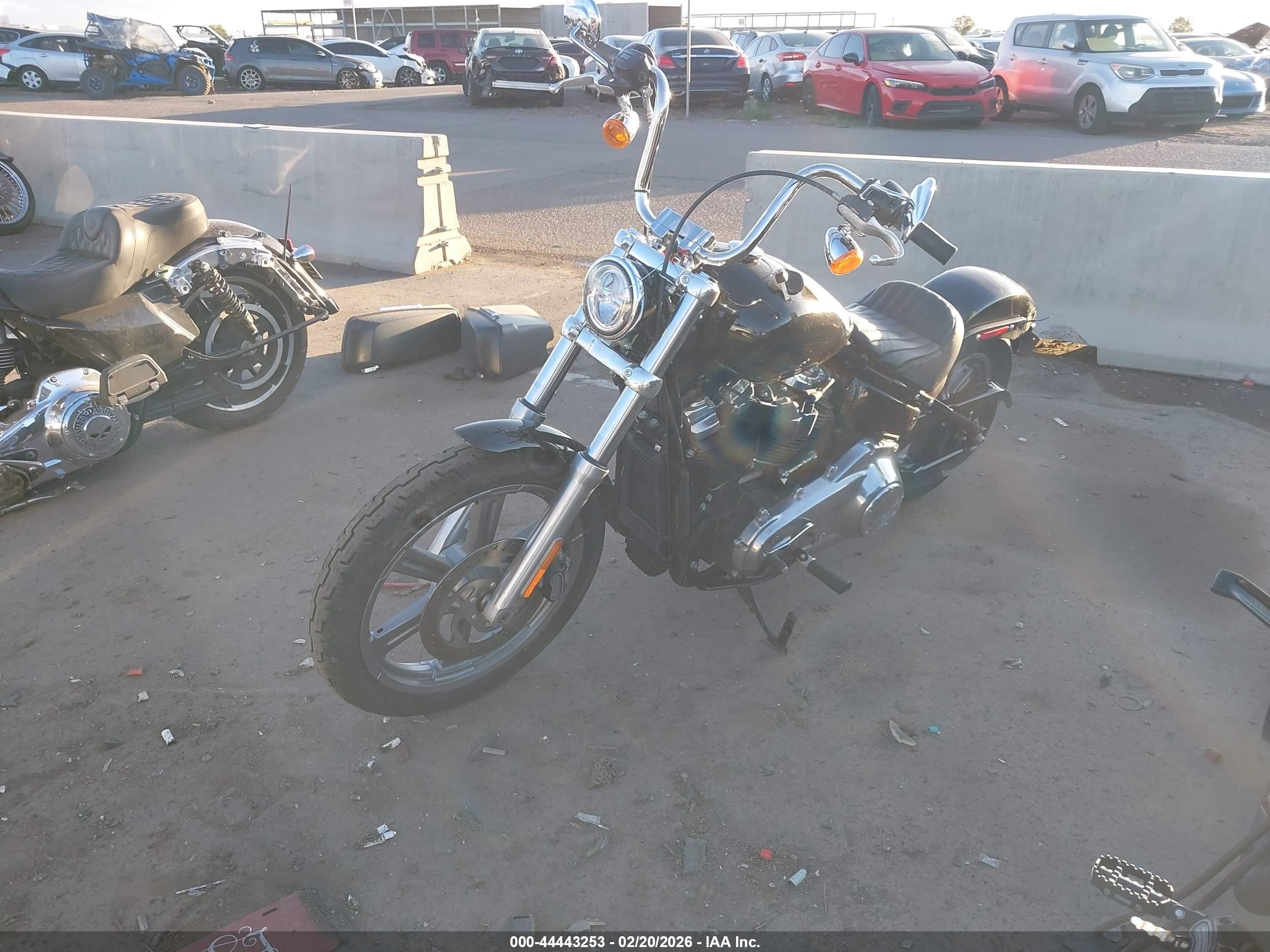 HARLEY-DAVIDSON FXST image 2