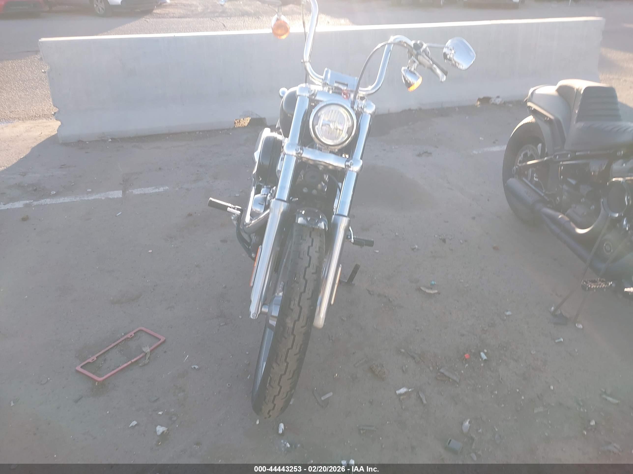 HARLEY-DAVIDSON FXST image 5