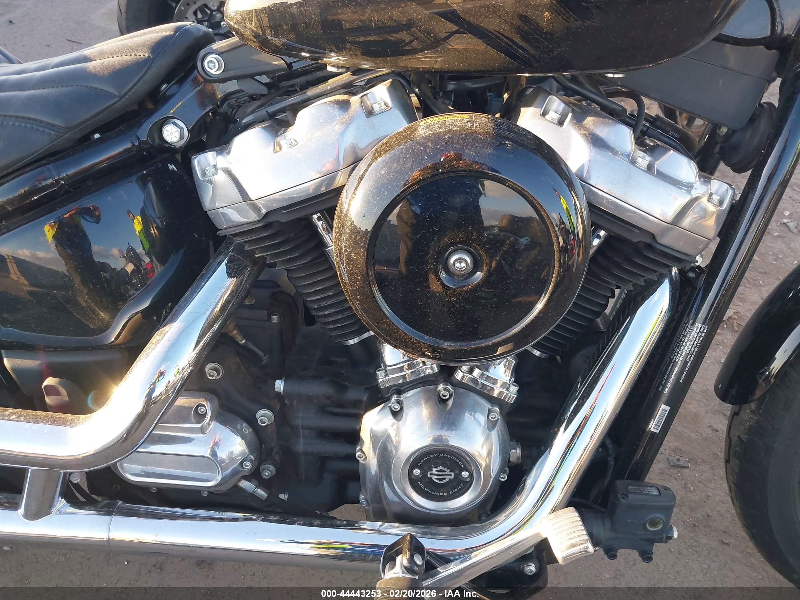 HARLEY-DAVIDSON FXST image 8