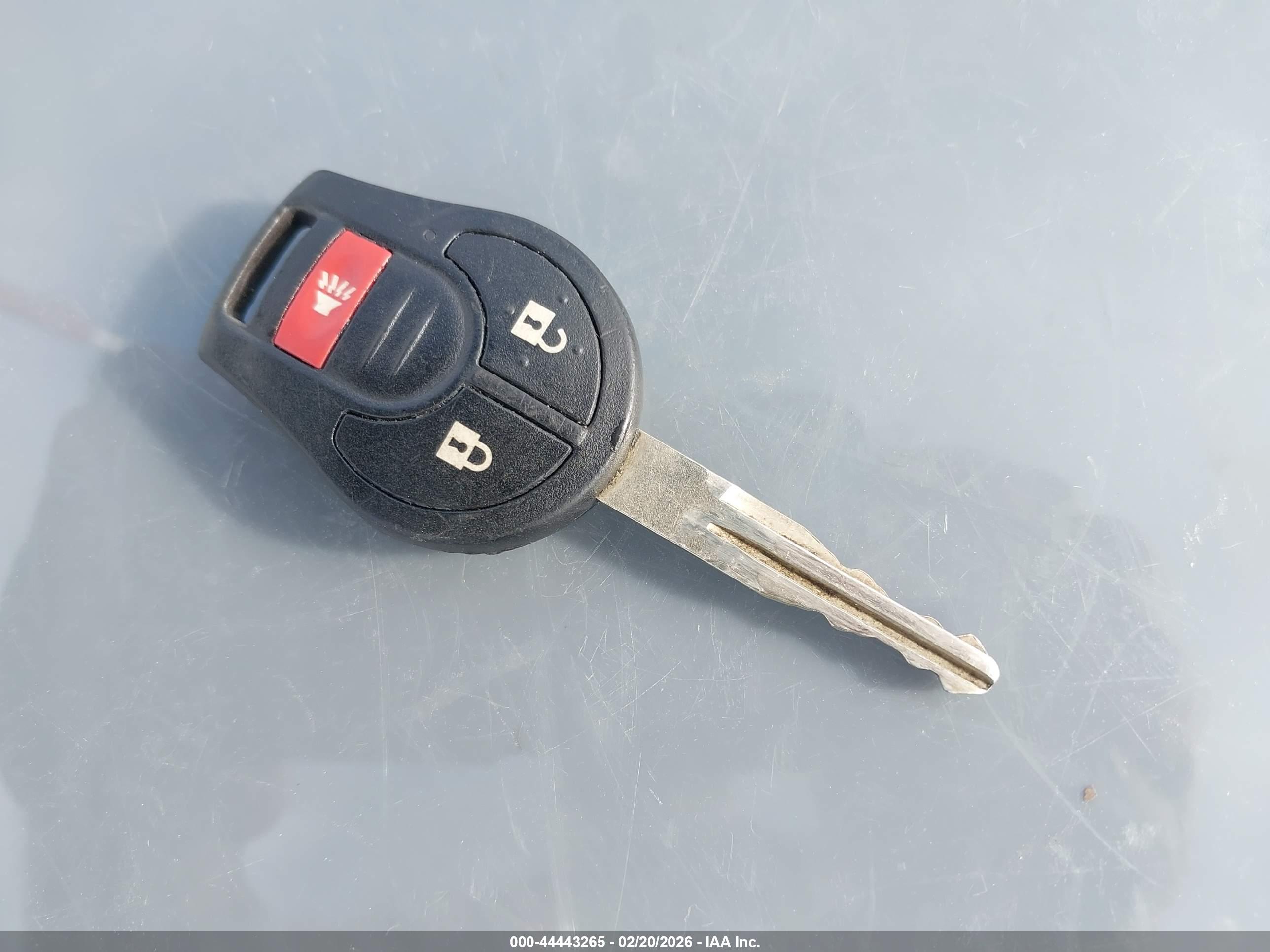 NISSAN VERSA image 11