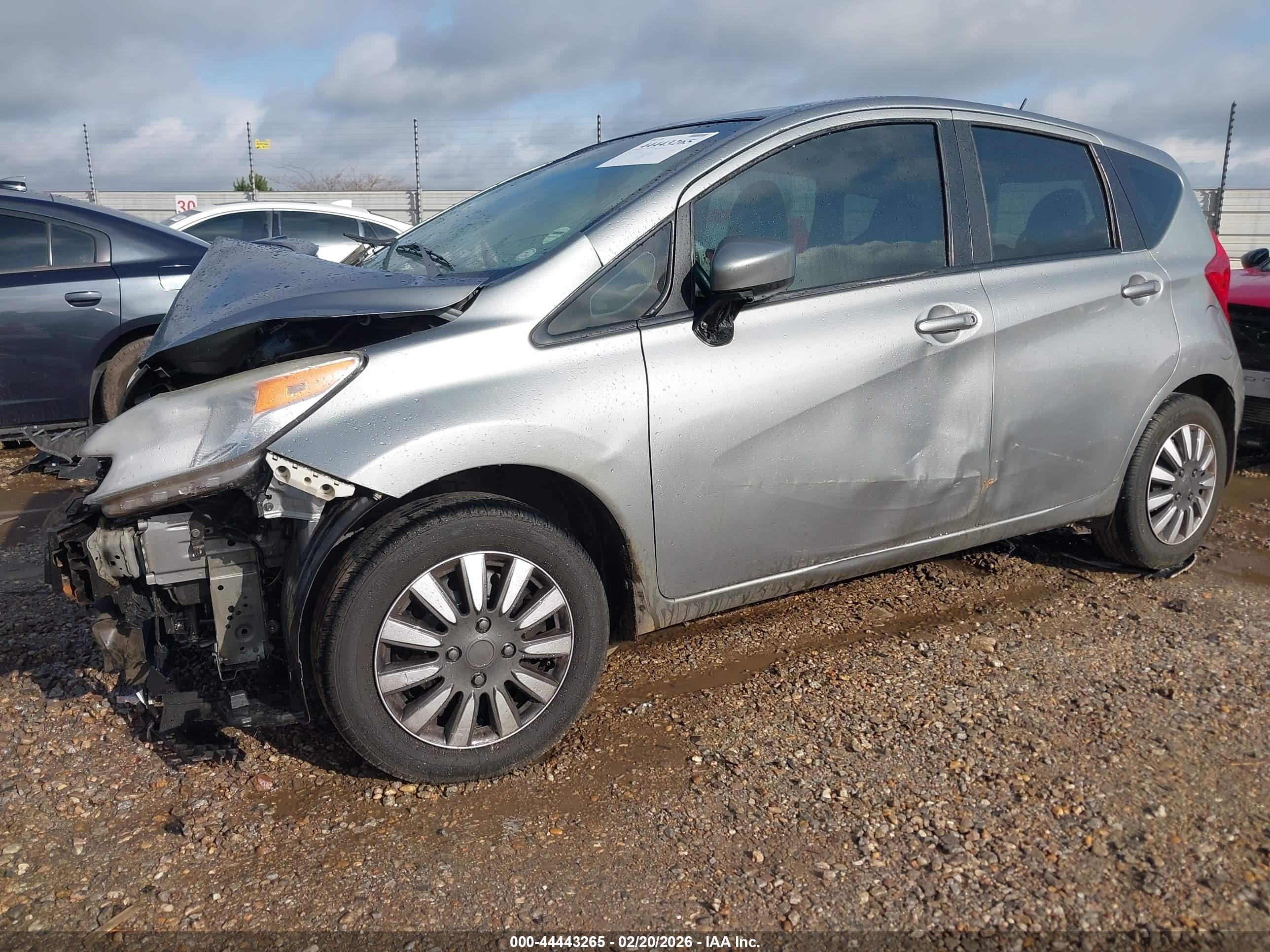 NISSAN VERSA image 2