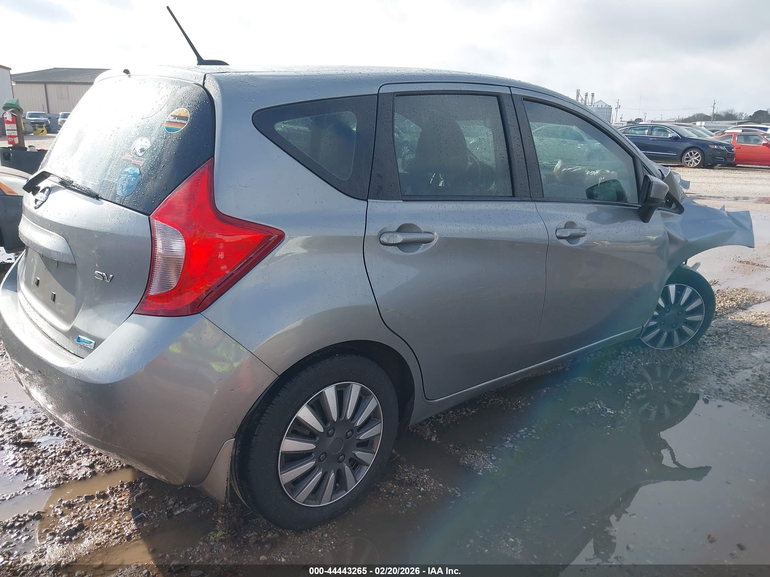 NISSAN VERSA image 4