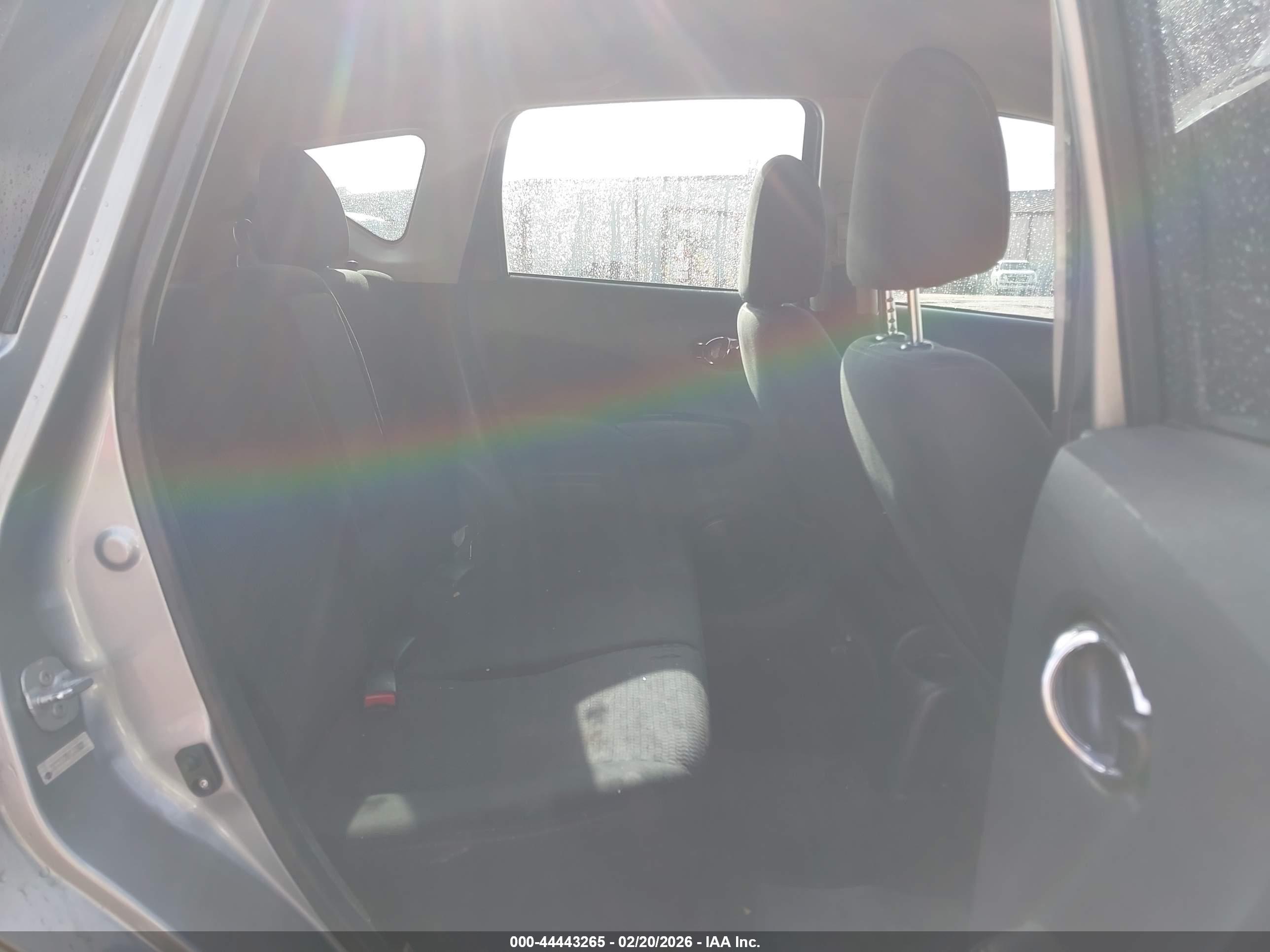 NISSAN VERSA image 8