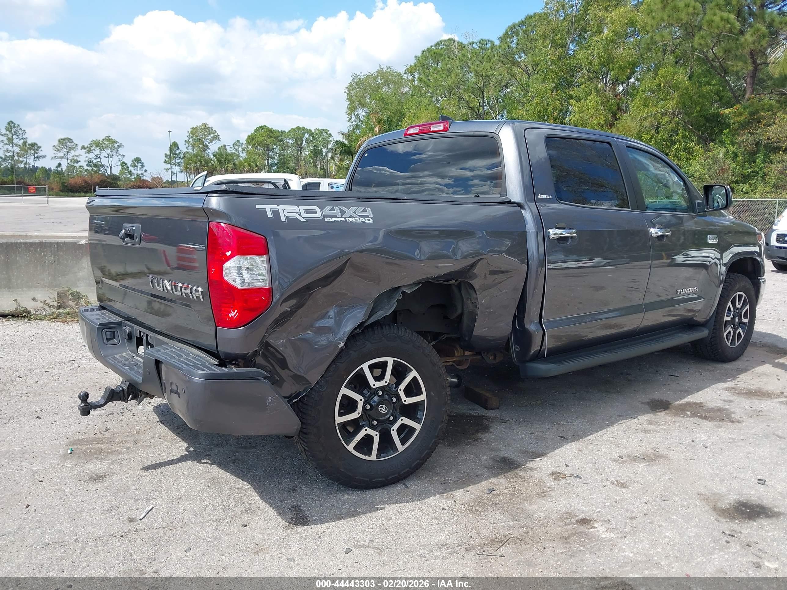 TOYOTA TUNDRA image 6