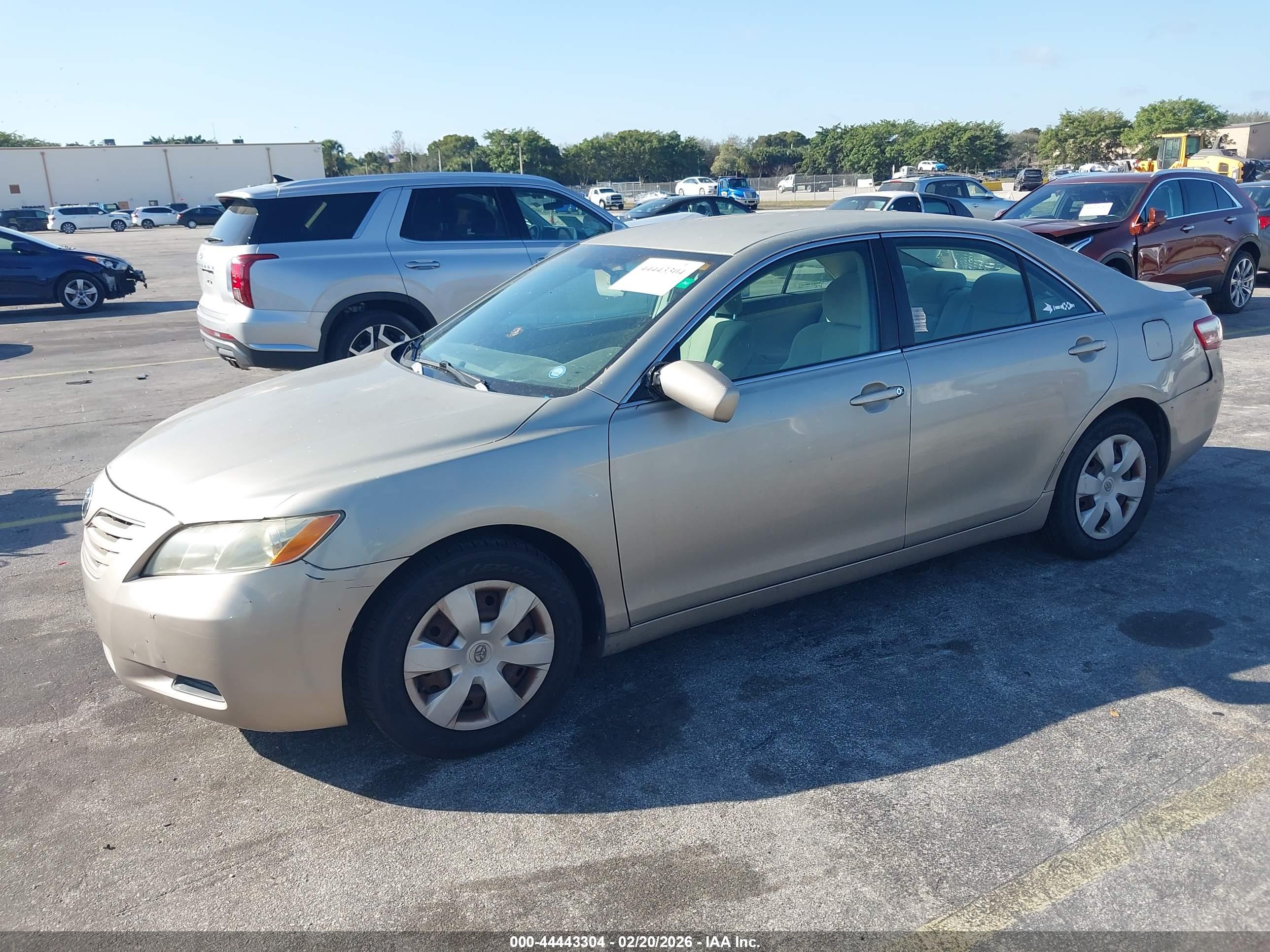 TOYOTA CAMRY image 2