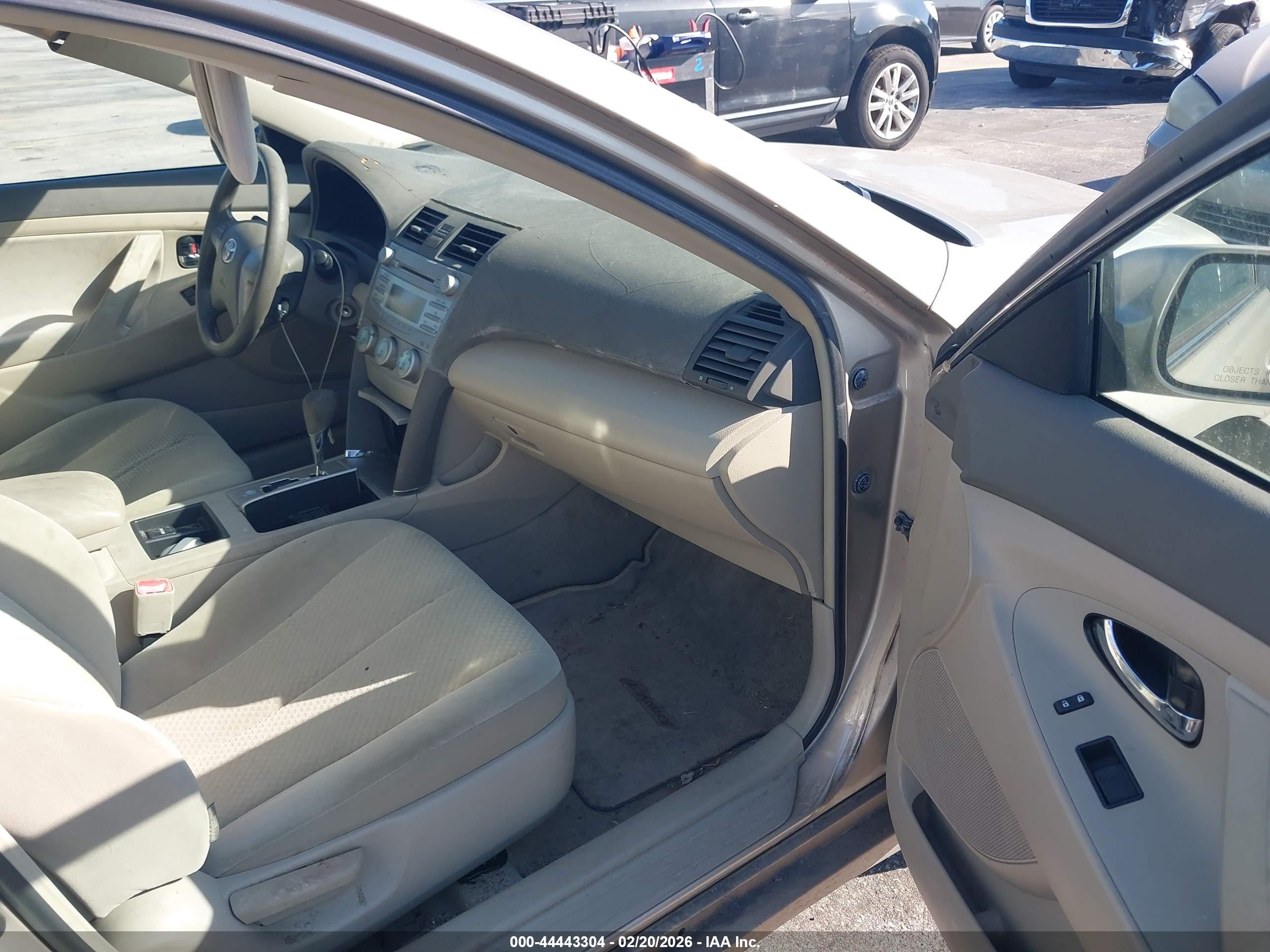 TOYOTA CAMRY image 5