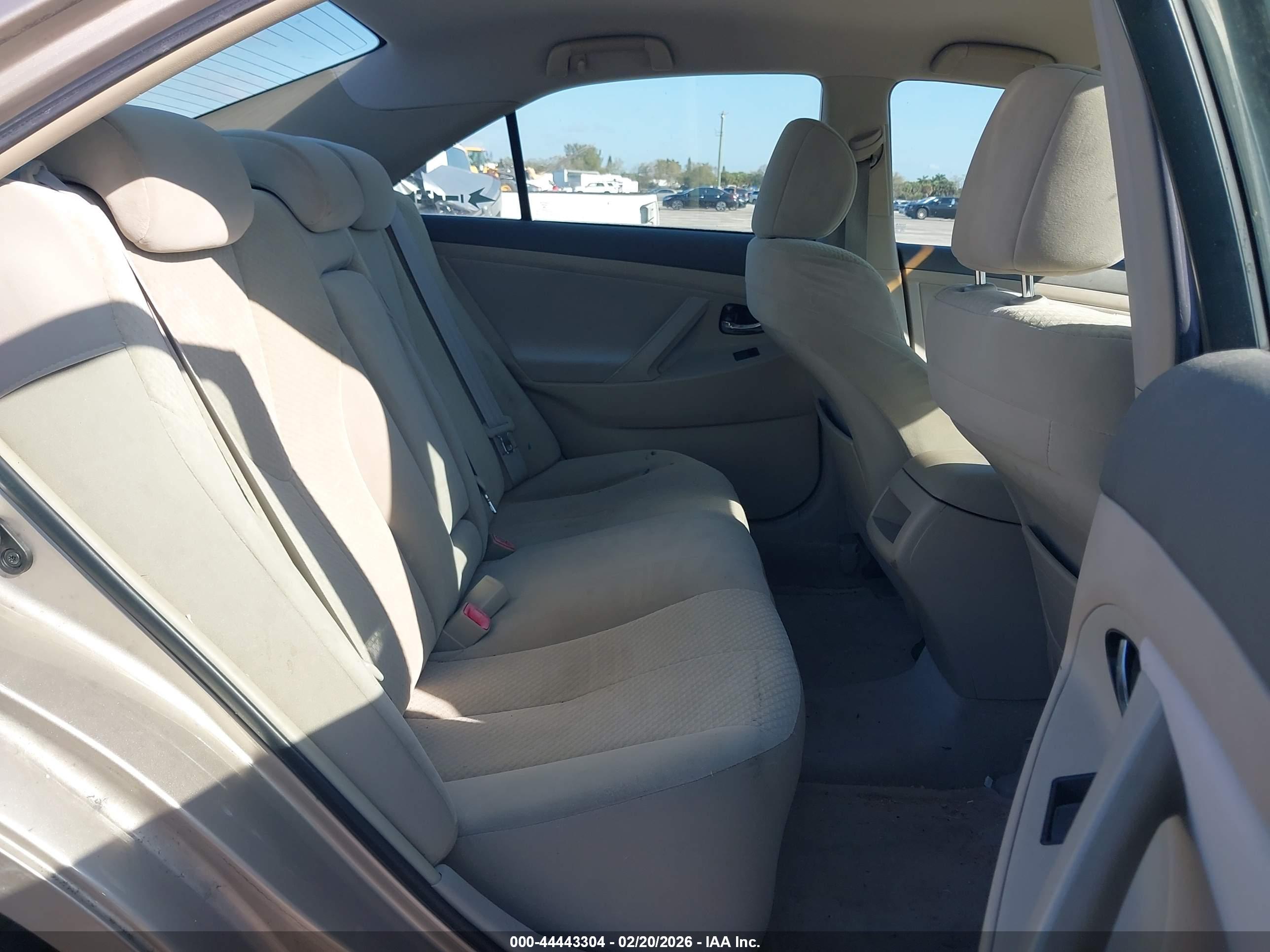 TOYOTA CAMRY image 8