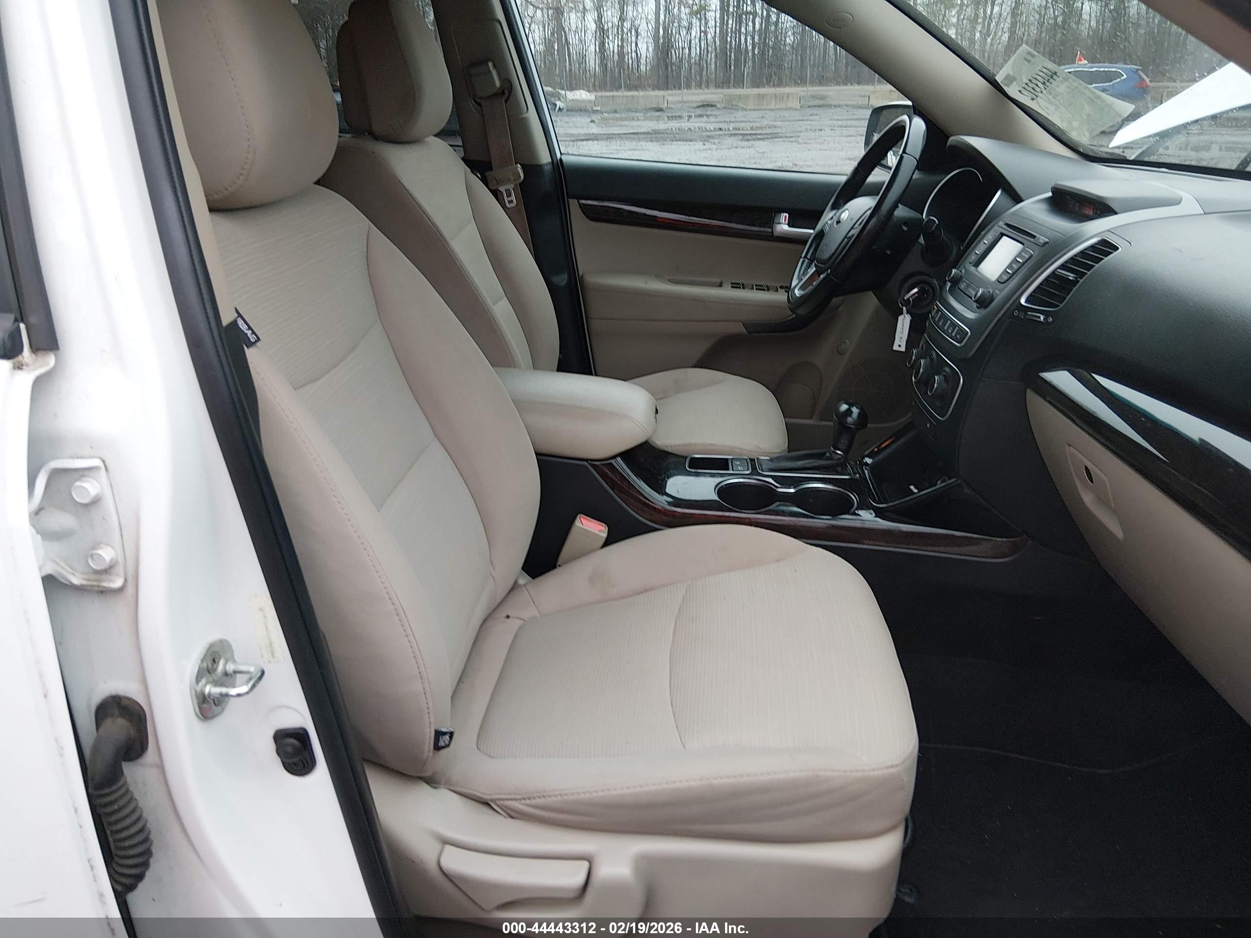 KIA SORENTO image 5