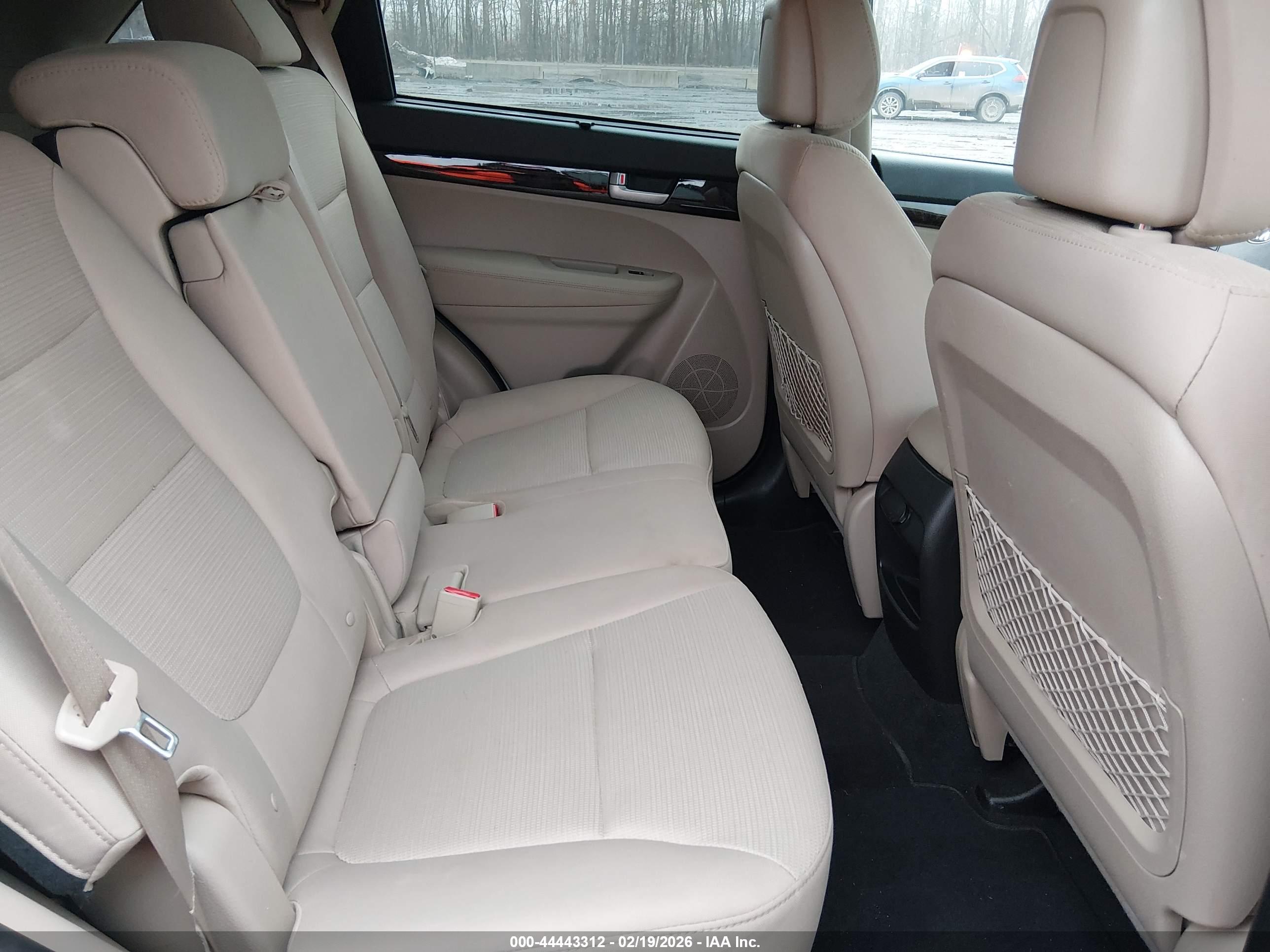 KIA SORENTO image 8