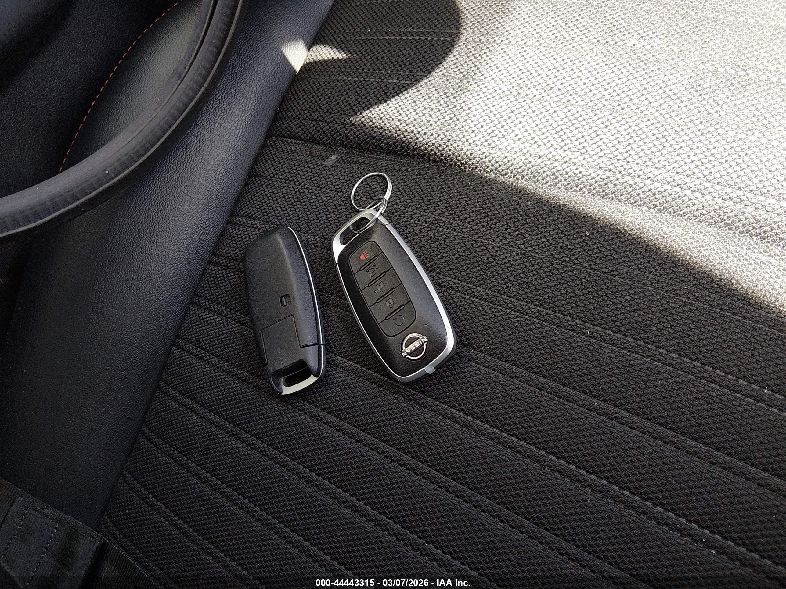 NISSAN ROGUE image 11