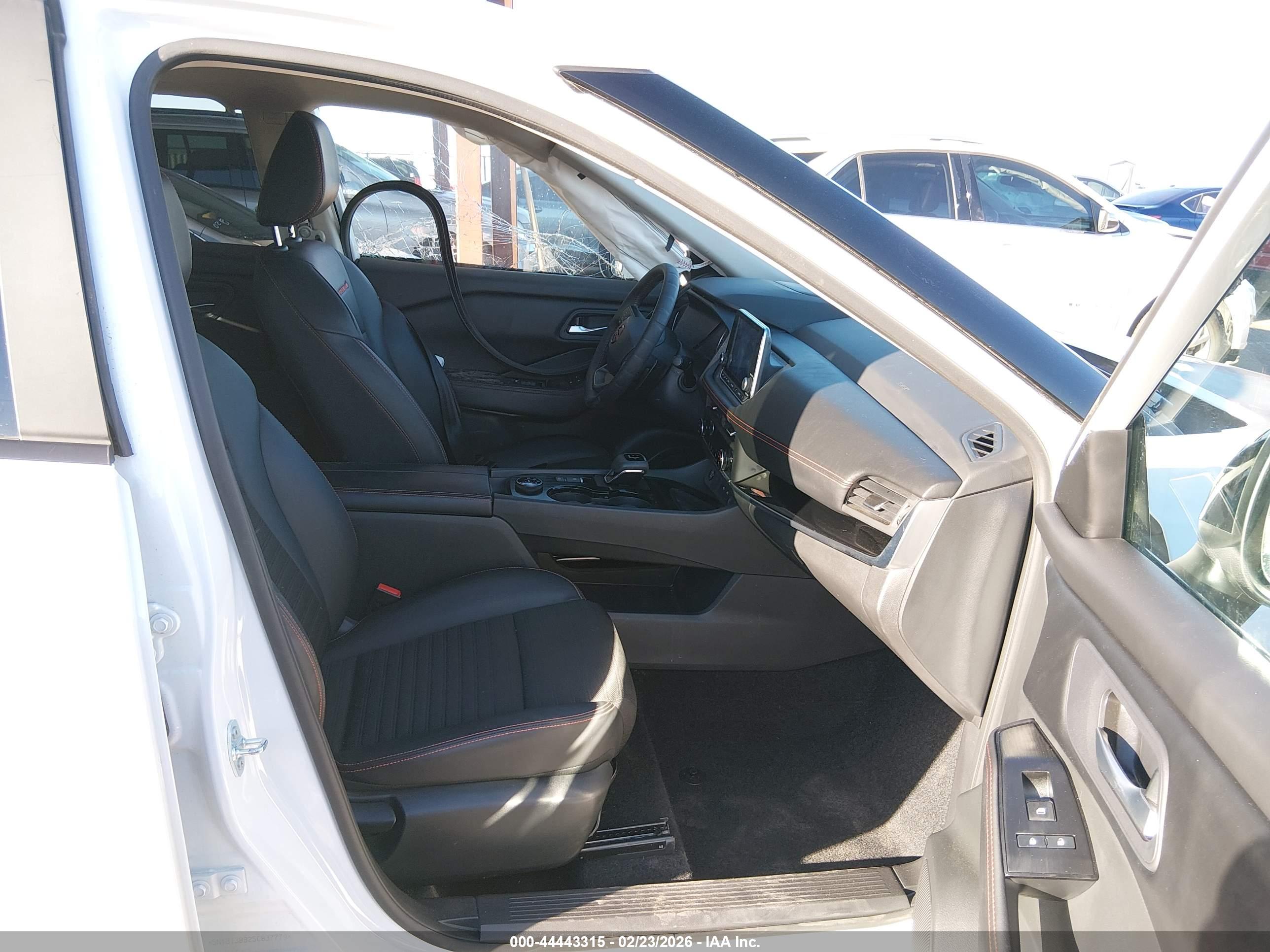 NISSAN ROGUE image 5