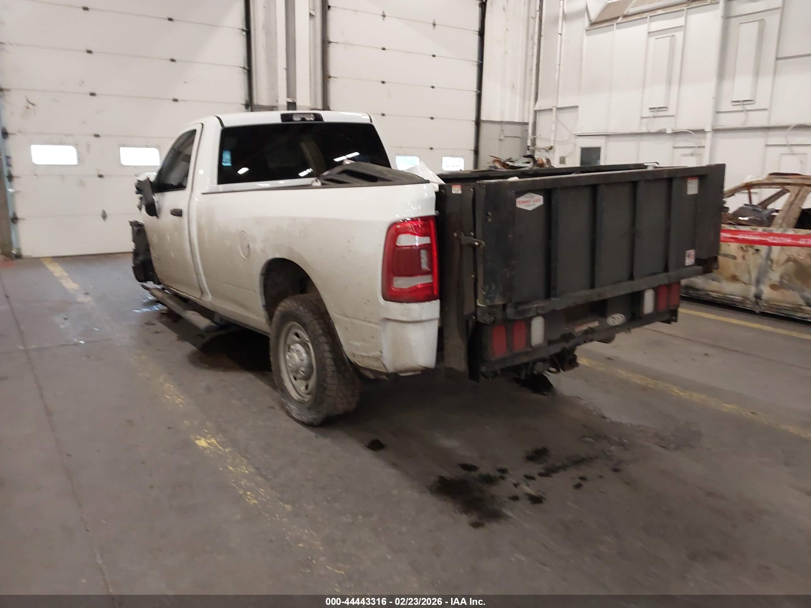 RAM 2500 image 3