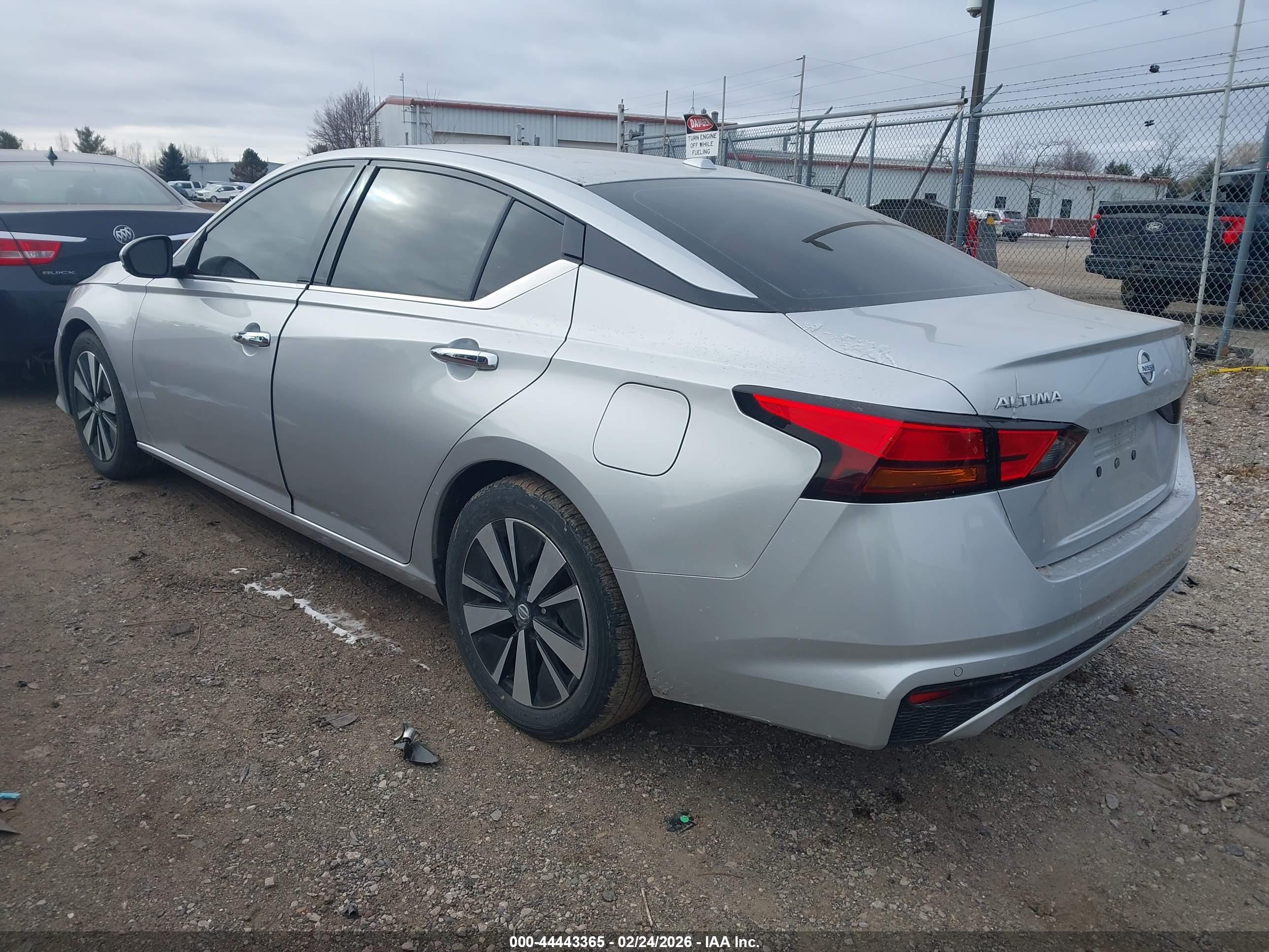NISSAN ALTIMA image 3